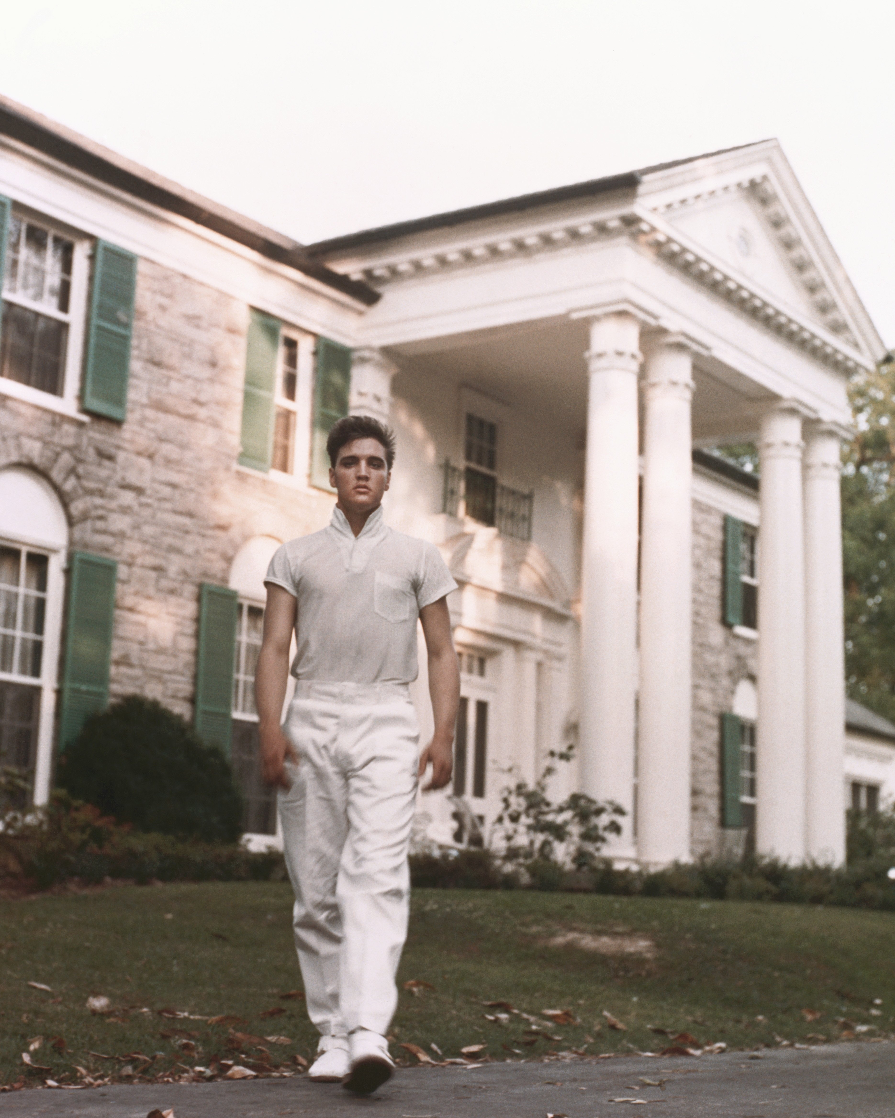 Rock and roll singer Elvis Presley strolls the grounds of his Graceland estate in circa 1957 | Source: Getty Images 