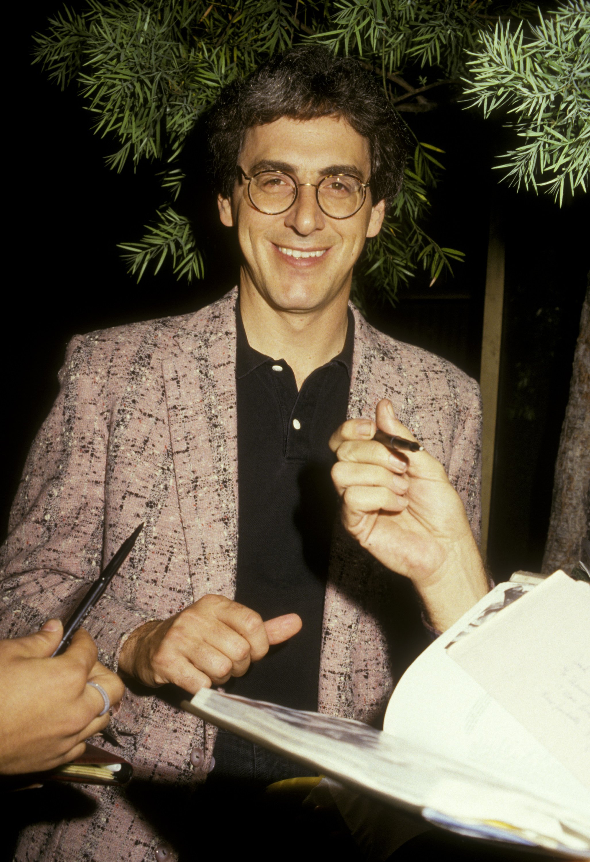 Harold Ramis am 6. Oktober 1987 im Academy Theatre in Beverly Hills, Kalifornien. | Quelle: Getty Images