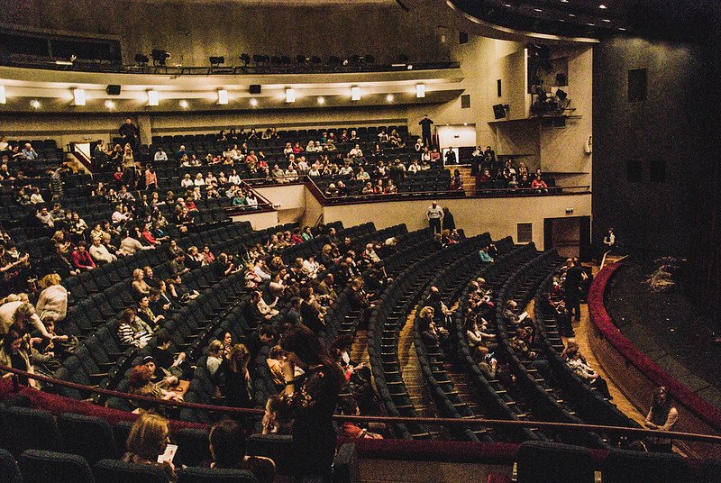 A theatre filled with an audience. | Photo: Flickr