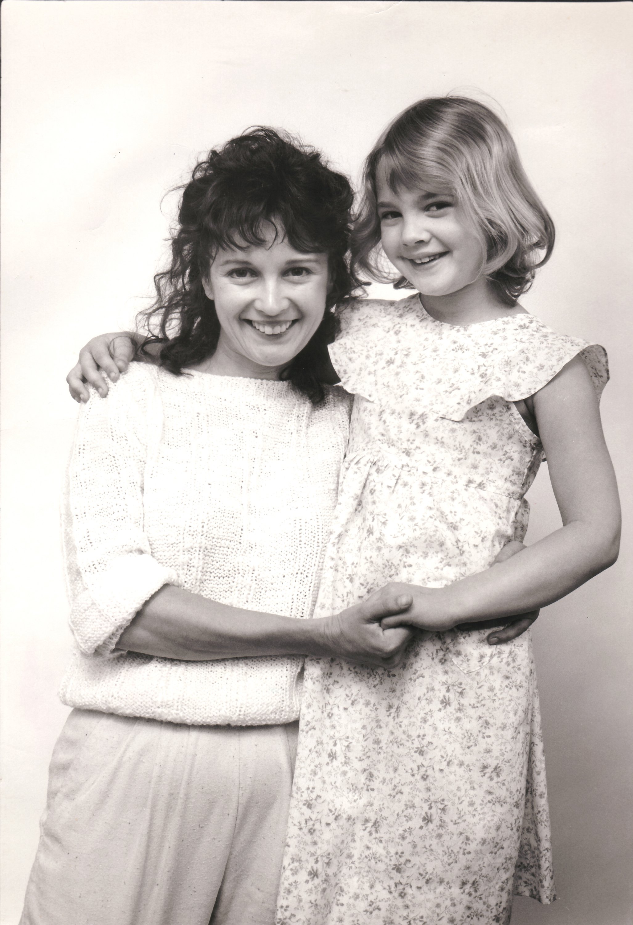 Drew Barrymore with mother Jaid Barrymore. File photo promoting the motion picture "E.T." in 1982 | Photo: GettyImages
