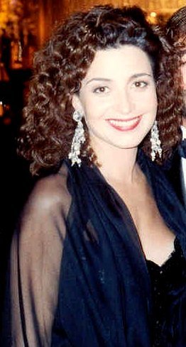 Annie Potts at the Governor's Ball following the 41st Annual Emmy Awards. | Source: Wikimedia Commons