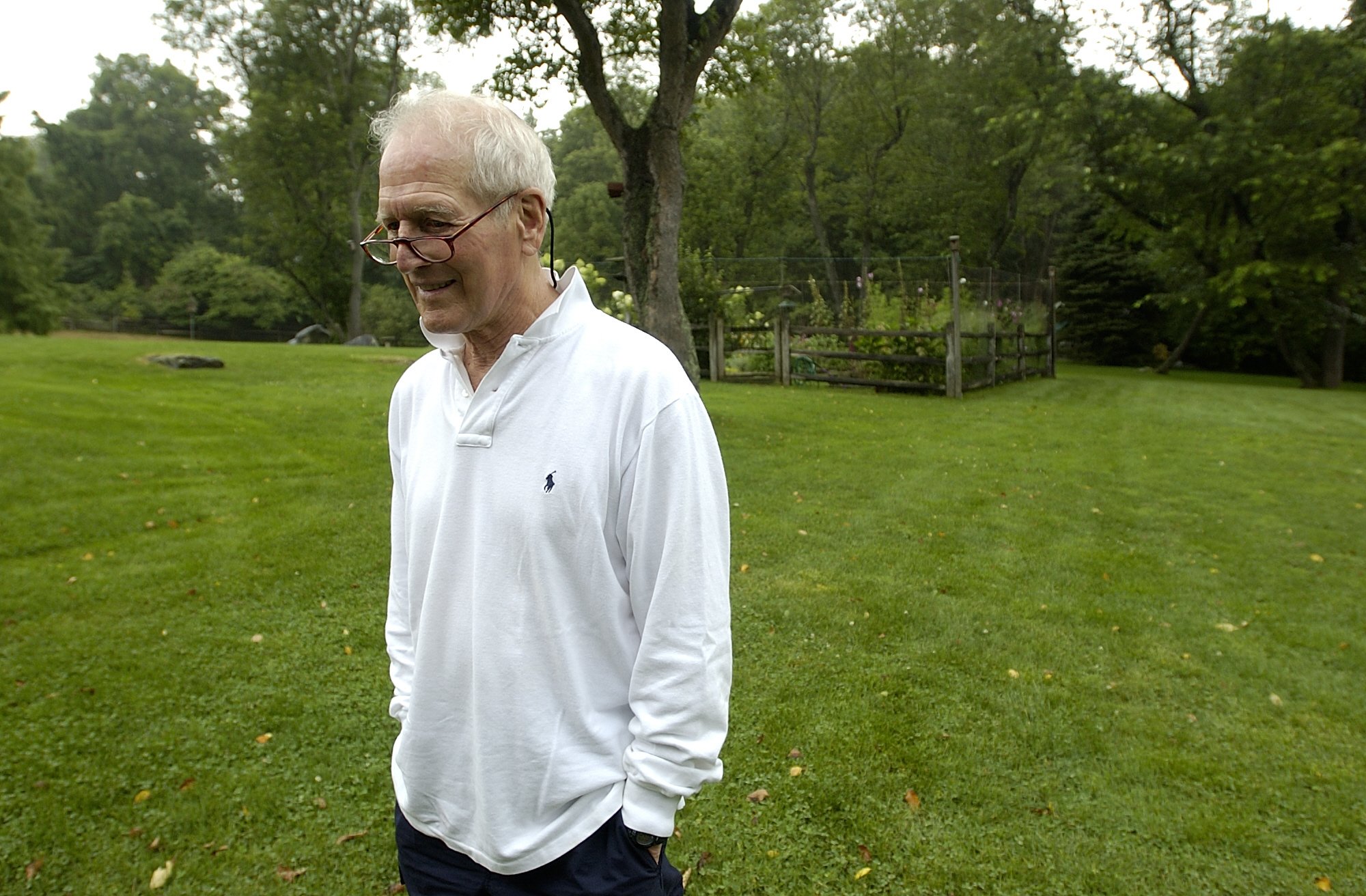 US actor Paul Newman poses in the garden of his Westport, Connecticut, home, 11 August 2004. | Source: Getty Images