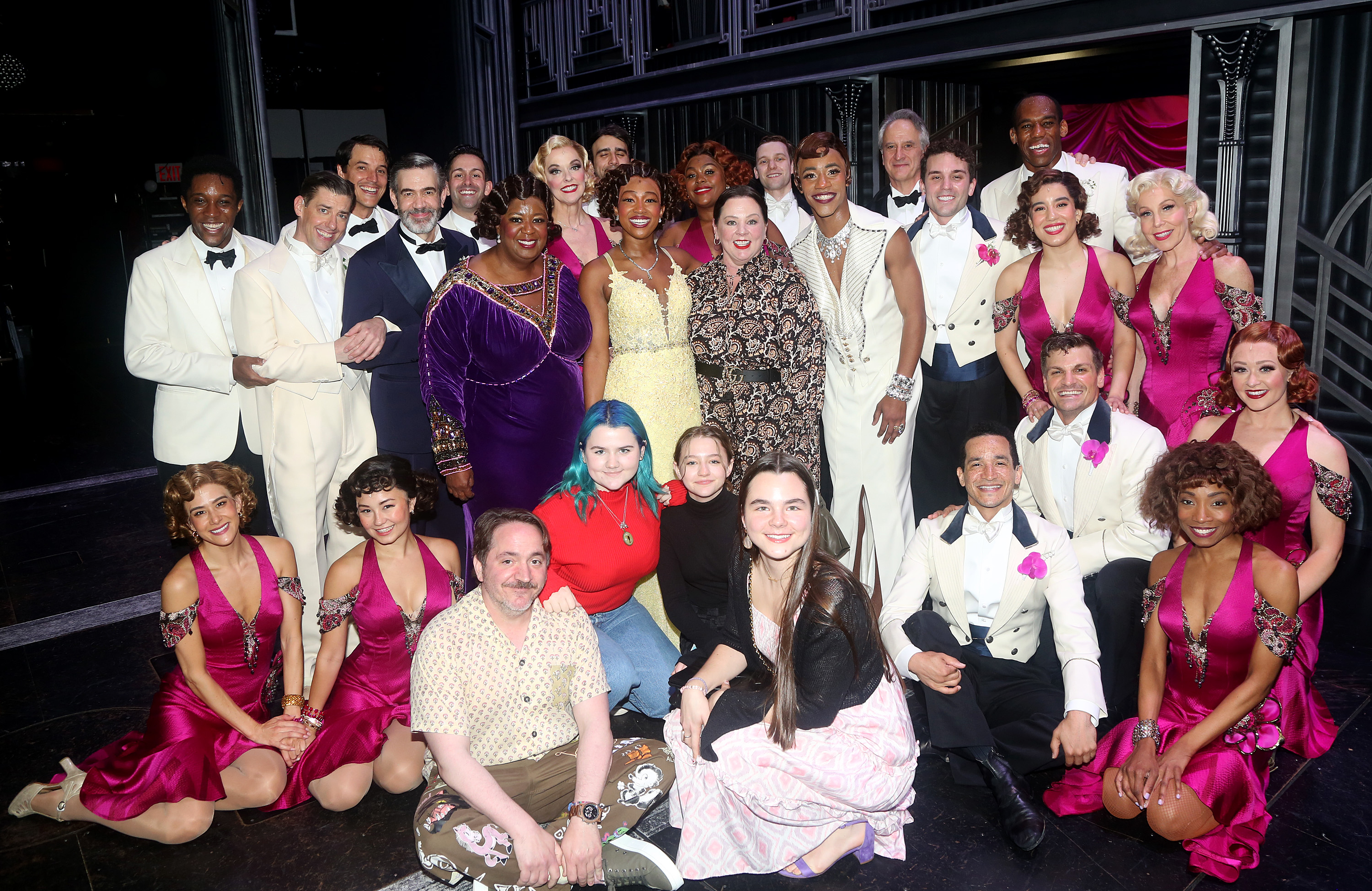 Melissa McCarthy, Ben Falcone, Vivian Falcone, and Georgette Falcone pose with the cast backstage at the hit musical "Some Like it Hot!" on Broadway at The Shubert Theatre on July 9, 2023 in New York City | Source: Getty Images