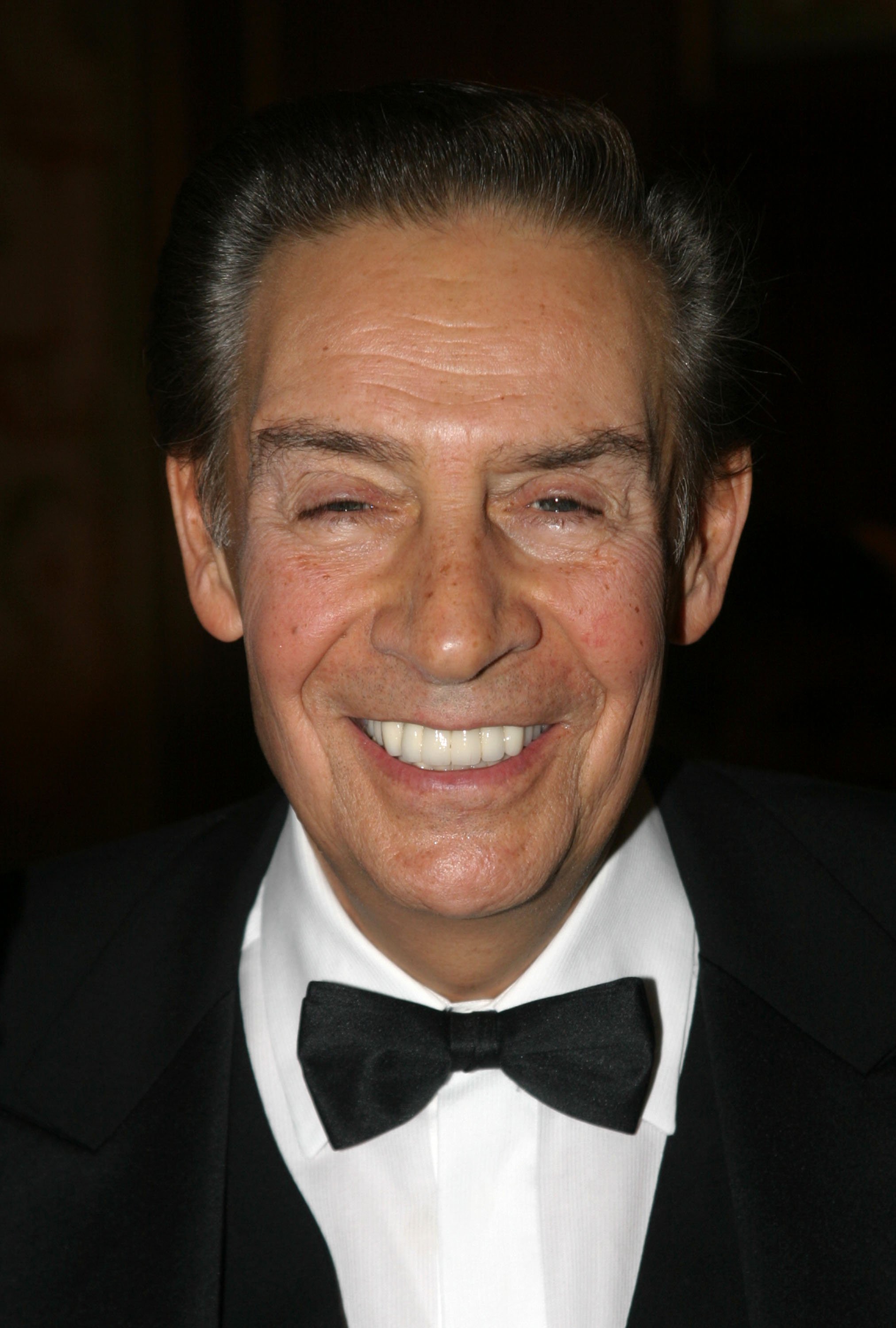Jerry Orbach during Antonio Banderas and Melanie Griffith being honored by The Drama League in New York City, on February 9, 2004 | Source: Getty Images