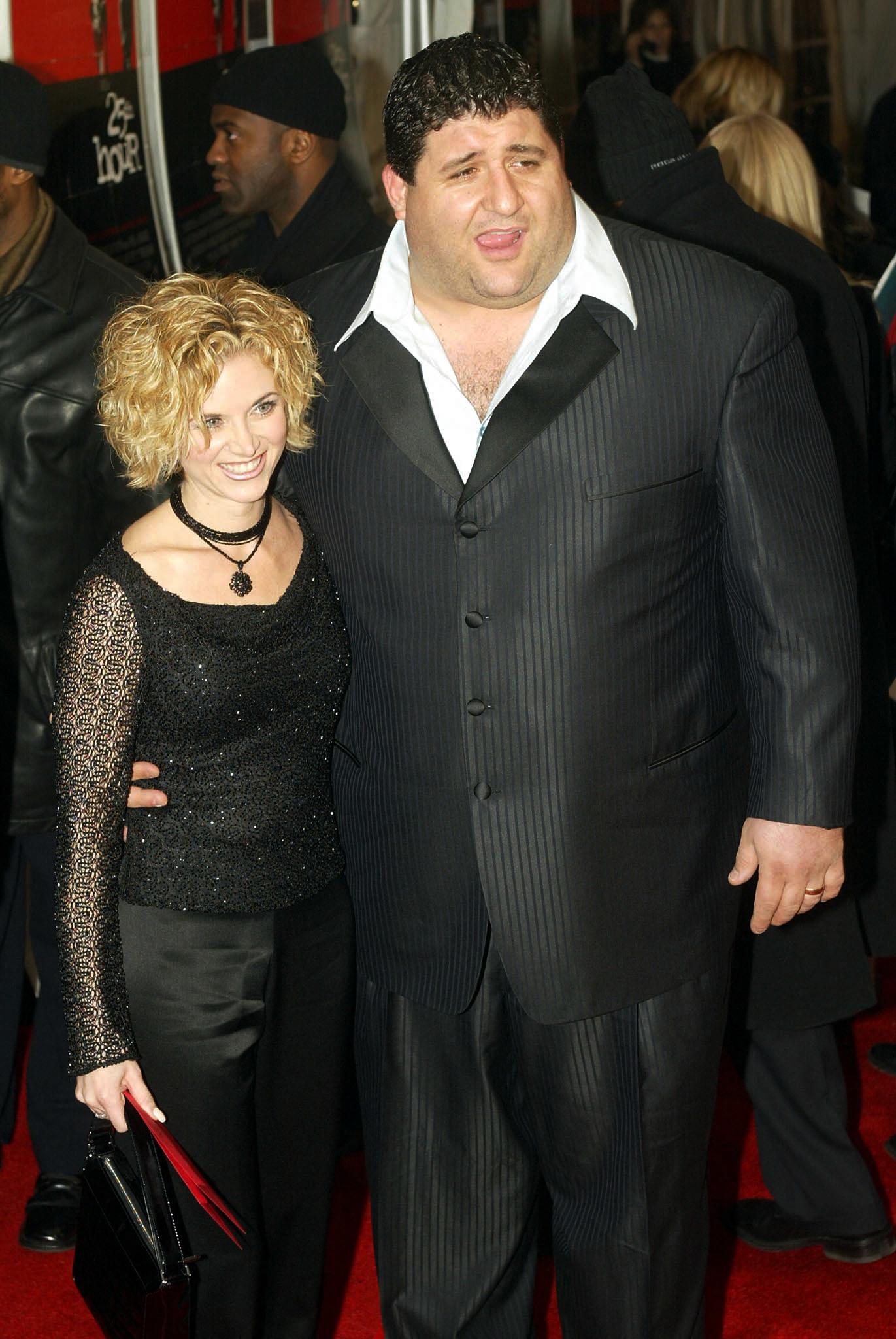 Kathy Giacalone Siragusa and Tony Siragusa arrive at the premiere of the movie "25th Hour" on December 16, 2002, in New York. | Source: Getty Images