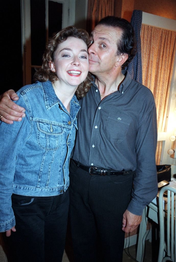 Roland Giraud et sa fille Geraldine Gassler qui partagent l'affiche de la pièce "soleil pour deux" au Théâtre du Montparnasse depuis le 25 août. | Photo : Getty Images