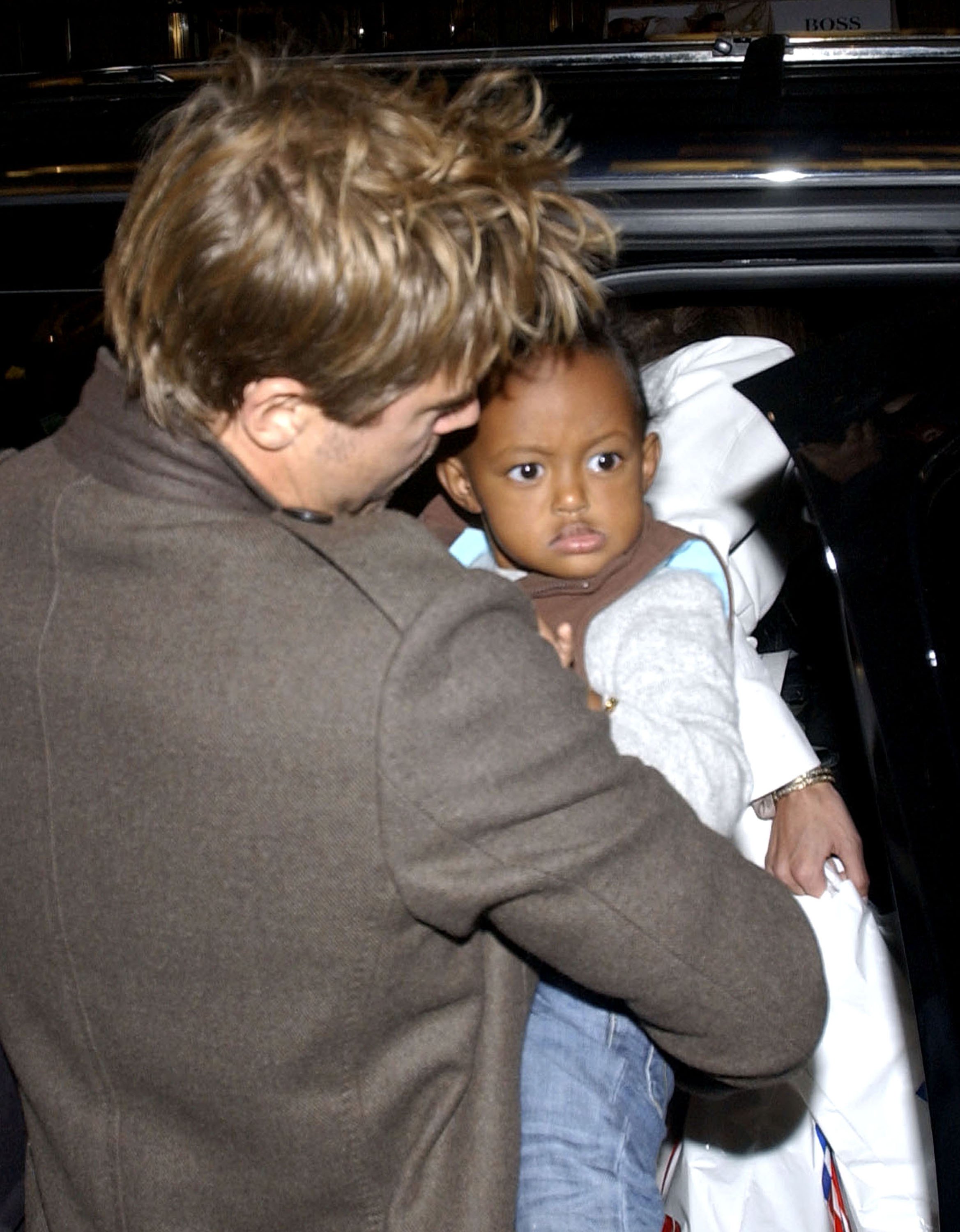 Brad Pitt and his daughter Zahara Jolie-Pitt spotted leaving a toy store in New York City on December 8, 2009 | Source: Getty Images