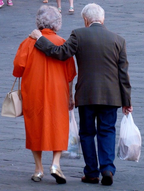 Pareja de adultos mayores. │ Foto: Pixabay