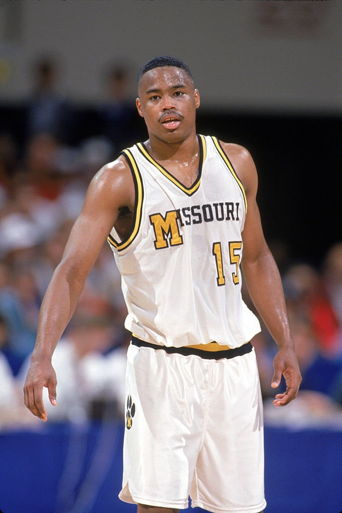 Melvin Booker of the University of Missouri Tigers stands on the court during a 1994 Western Regionals game | Photo: Getty Images