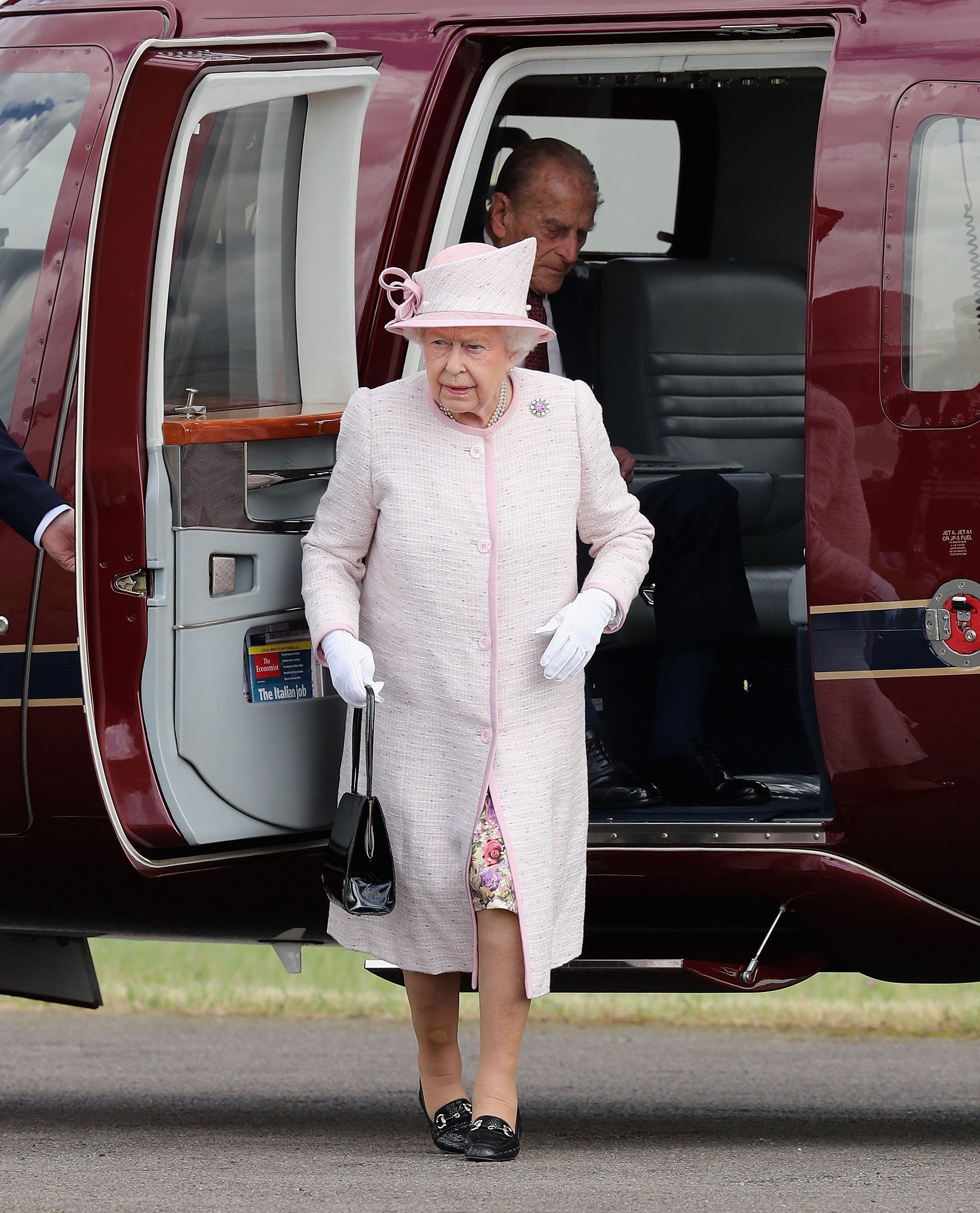 Queen Elizabeth arrives in the royal helicopter to open the new East Anglian Air Ambulance Base at Cambridge Airport on July 13, 2016 in Cambridge, England | Photo: Getty Images