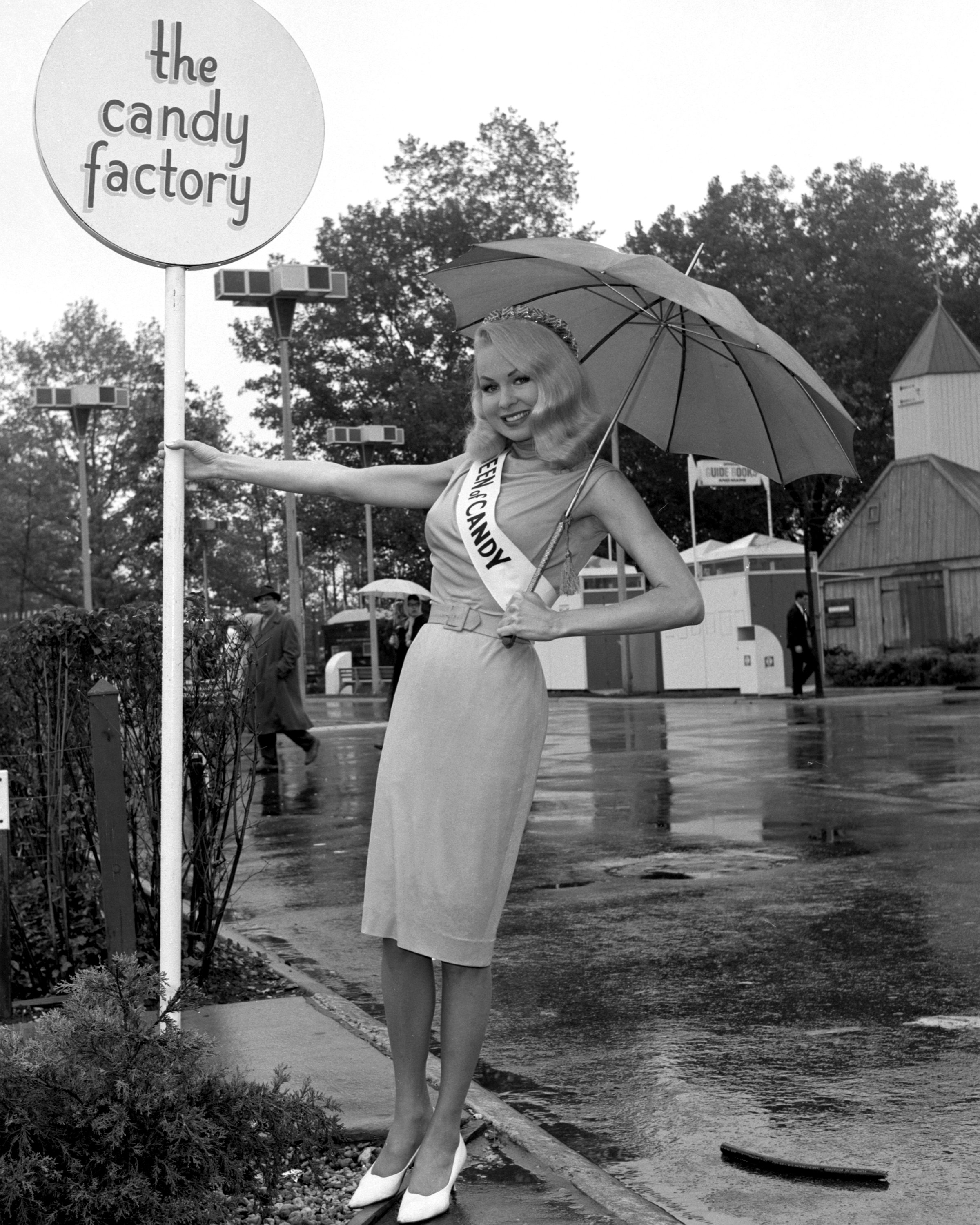 Joi Lansing pictured outside the Chunky Candy Pavilion at World's Fair. | Photo: Getty Images