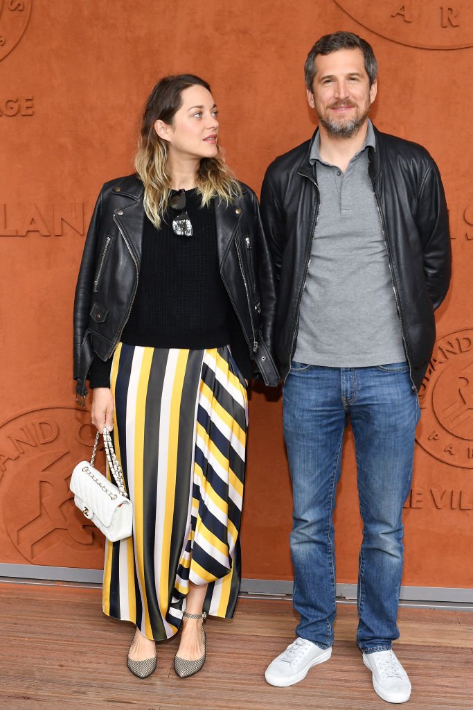     Marion Cotillard and Guillaume Canet participate in the 2019 French Open Tennis - Day 15 at Roland Garros on June 9, 2019 in Paris, France.  |  Photo: Getty Images