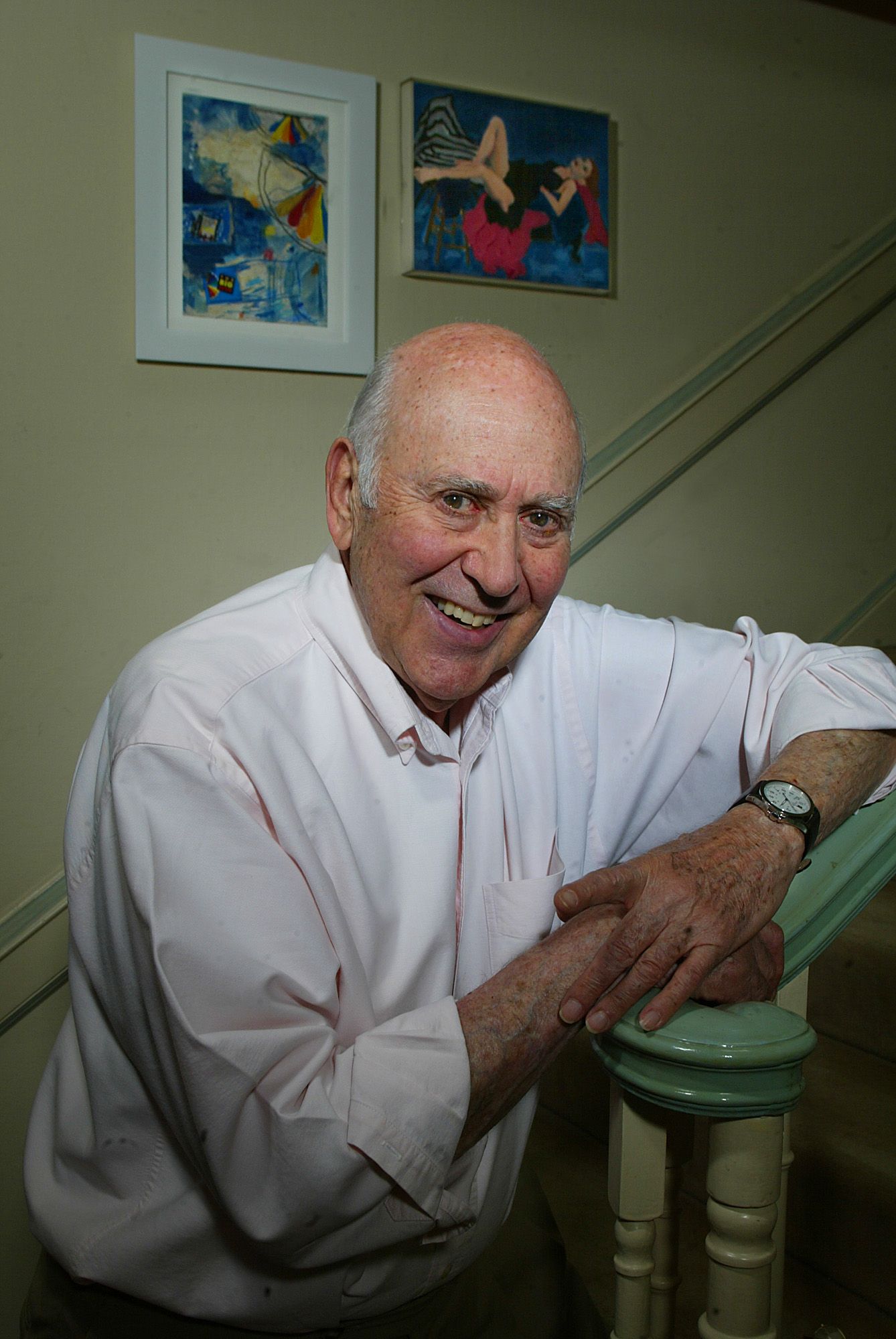 Carl Reiner at his Beverly Hills home, in 2003 | Source: Getty Images
