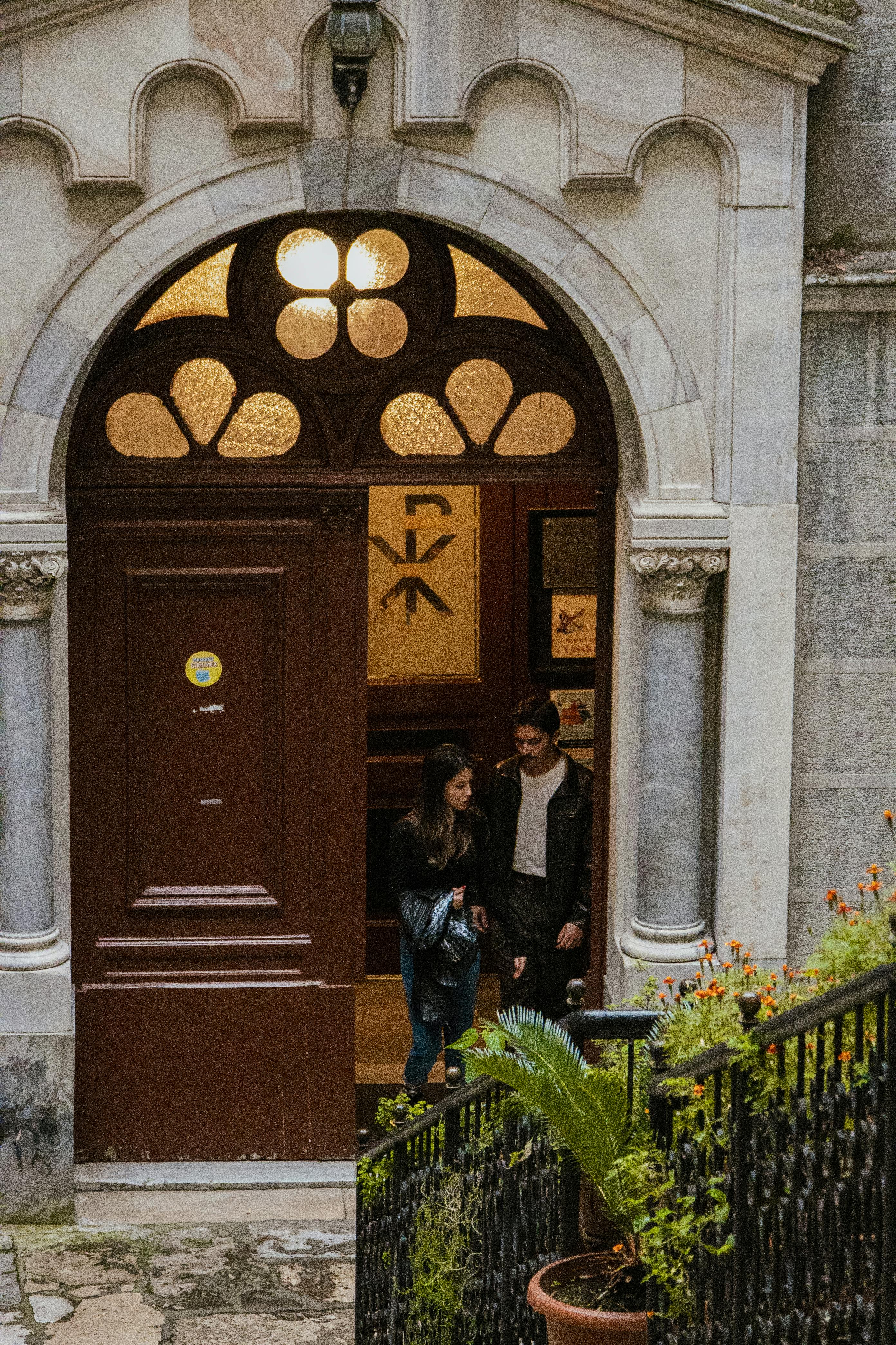 Couple leaving a building | Source: Pexels