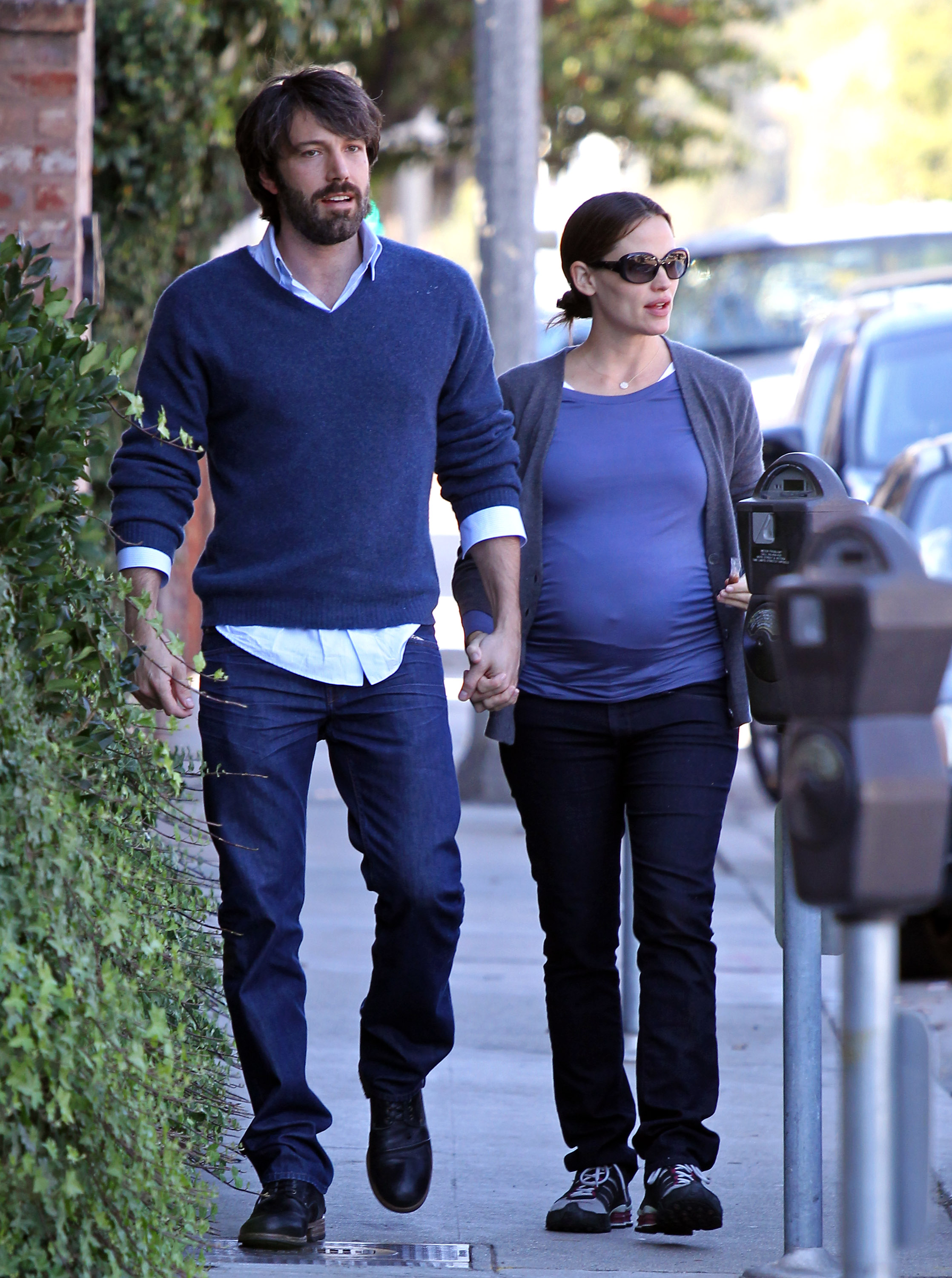 Ben Affleck and Jennifer Garner spotted out on a walk when she was pregnant with baby Samuel in Los Angeles, 2011 | Source: Getty Images