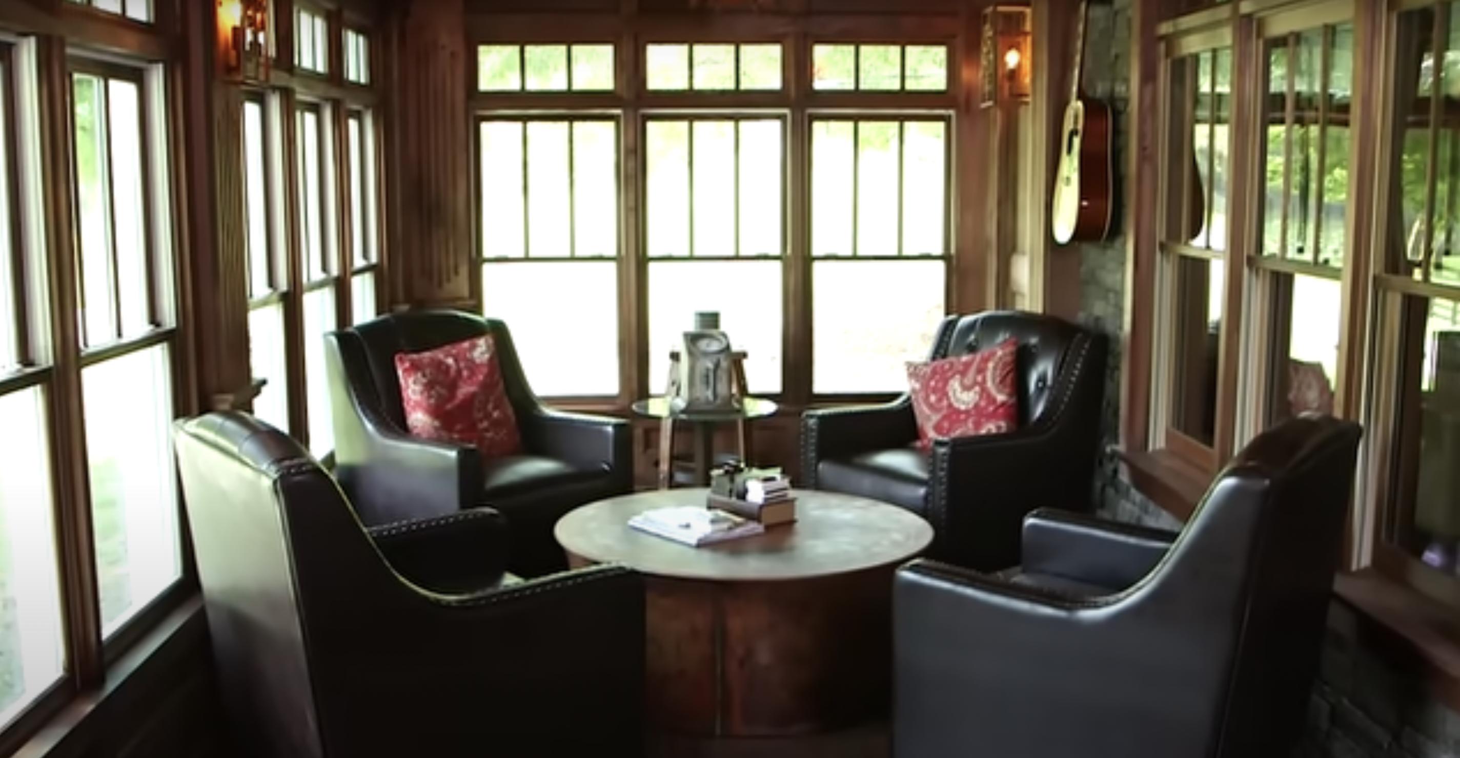 Picture of Brad Paisley's home, dated September 12, 2014 | Source: YouTube/@People