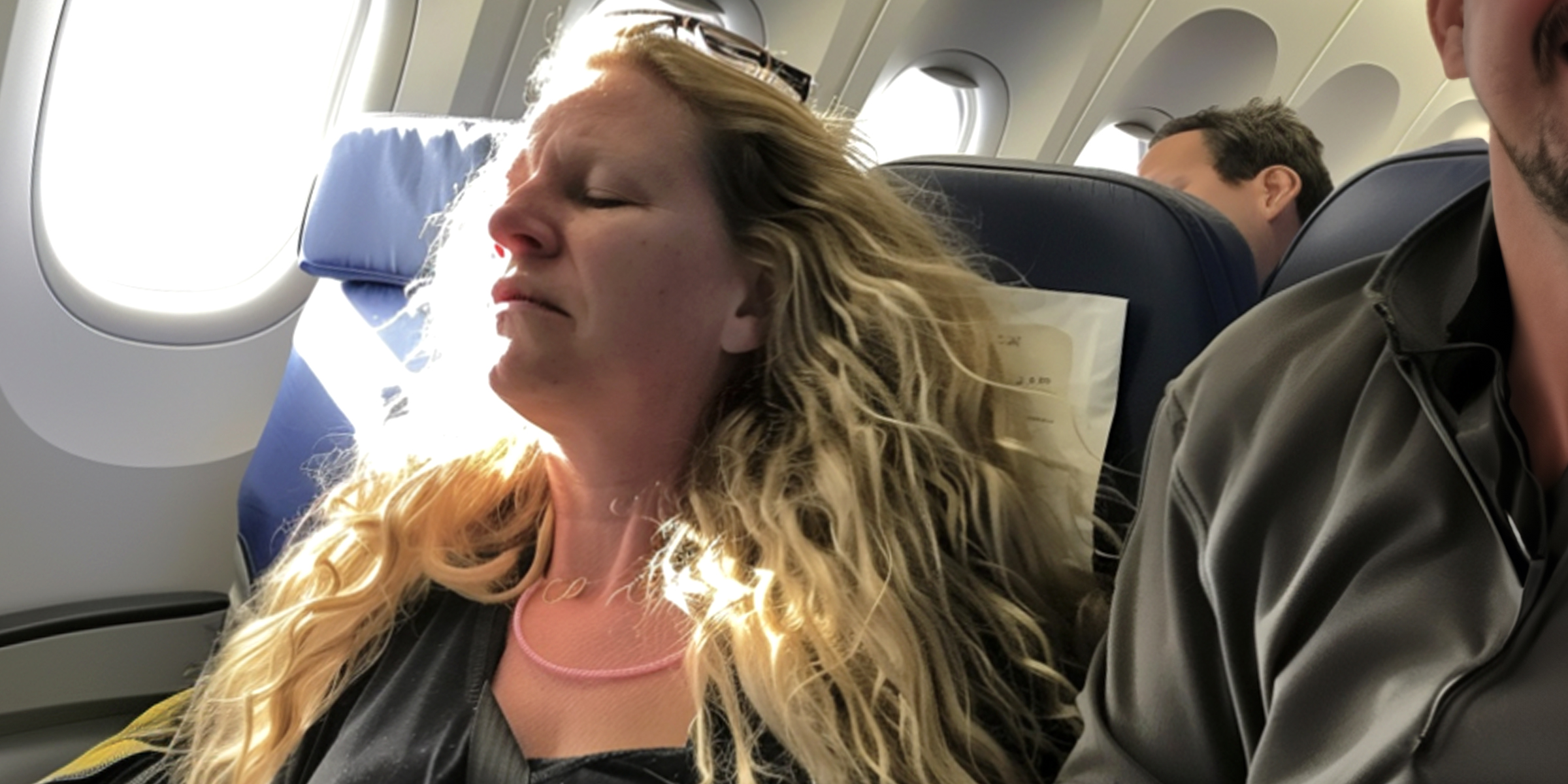 A woman sleeping on a plane | Source: Amomama