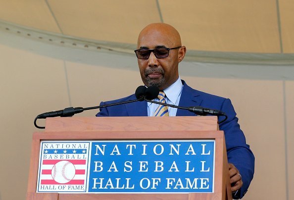 Harold Baines gives his speech during the Baseball Hall of Fame induction ceremony at Clark Sports Center | Photo: Getty Images