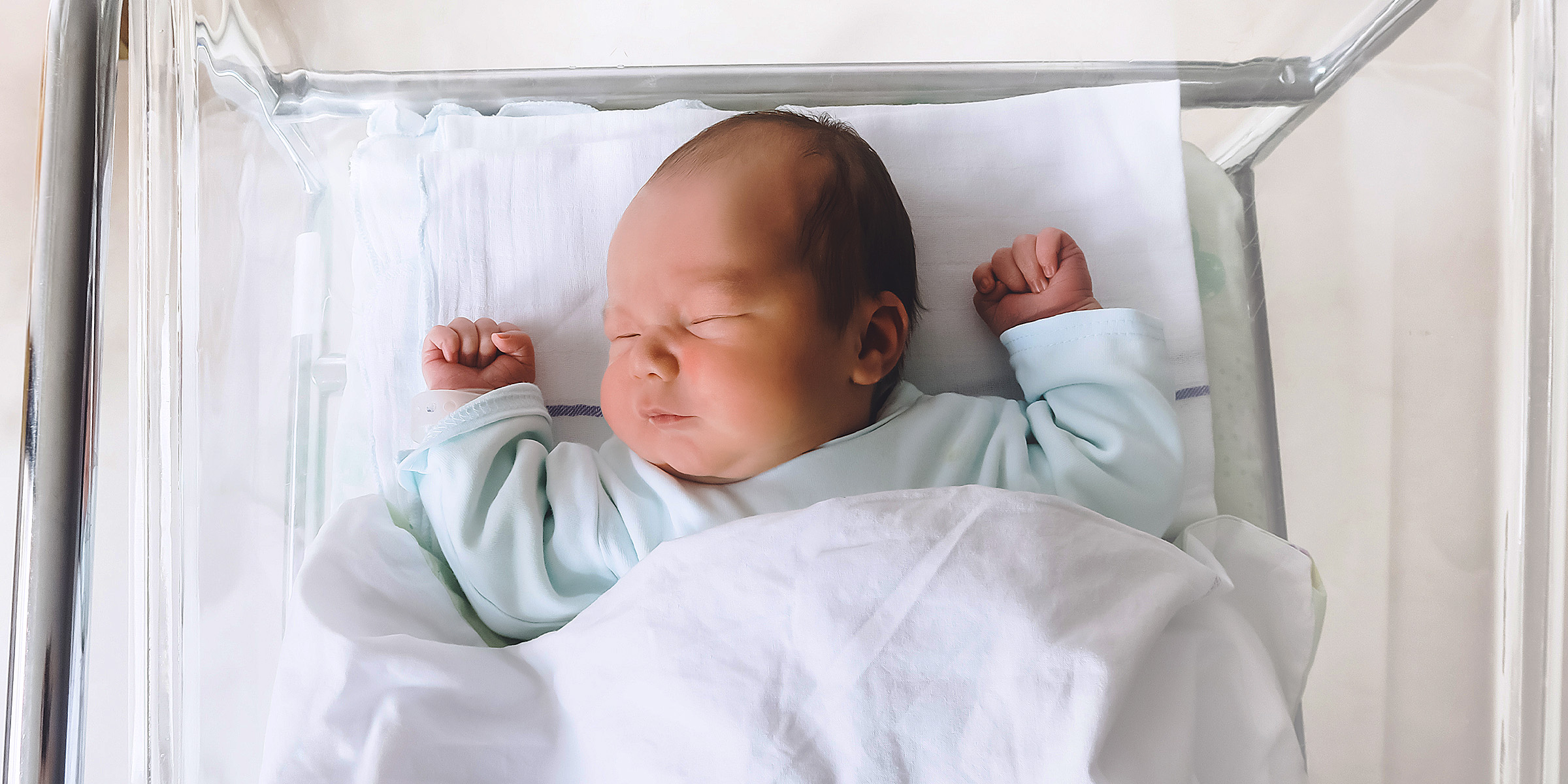 A newborn baby fast asleep | Source: Shutterstock