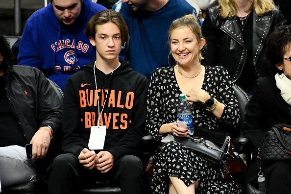 Kate Hudson and her son Ryder Robinson at Staples Center on November 07, 2019 in Los Angeles, California. | Photo: Getty Images