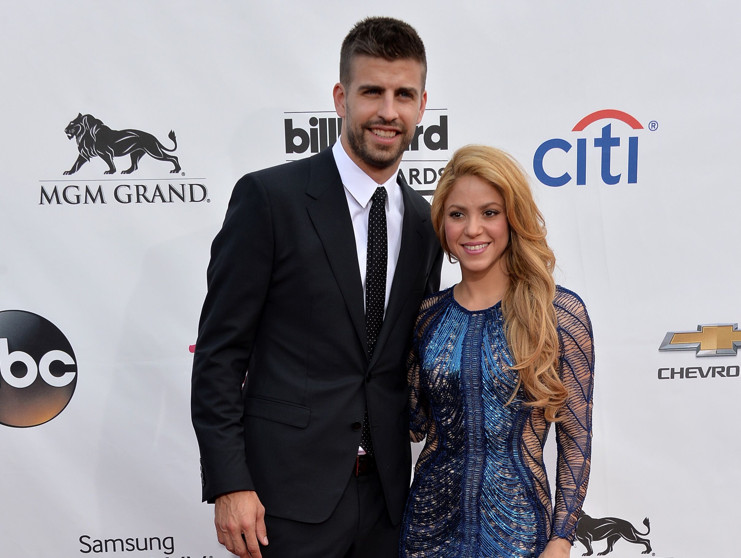 Shakira y Gerard Piqué posando juntos. │Foto: Getty Images