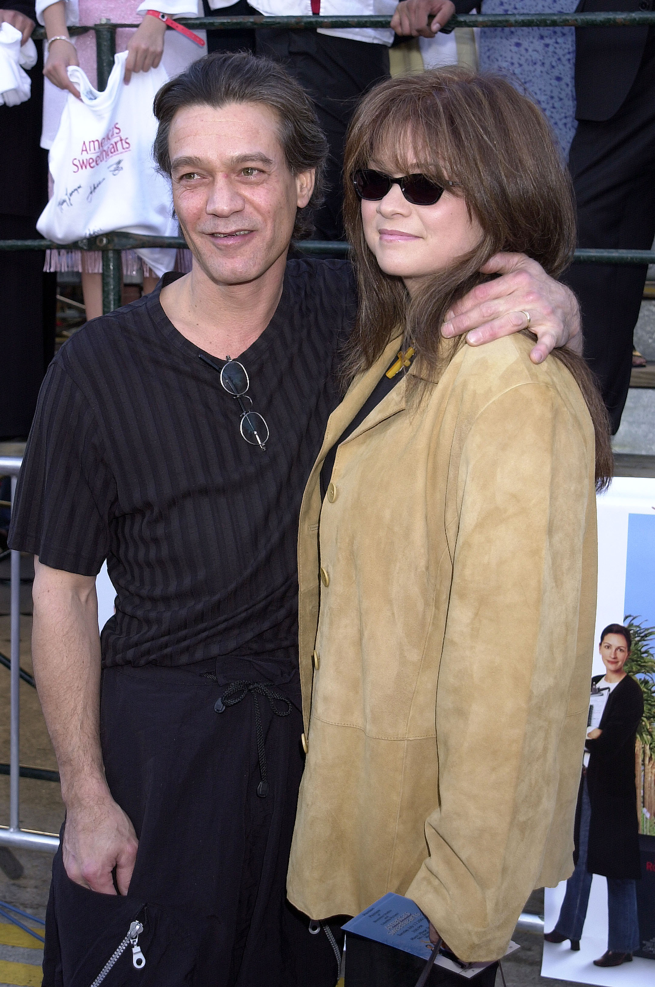 Eddie Van Halen and Valerie Bertinelli at the premiere of "America's Sweethearts" in Los Angeles, California in 2001. | Source: Getty Images