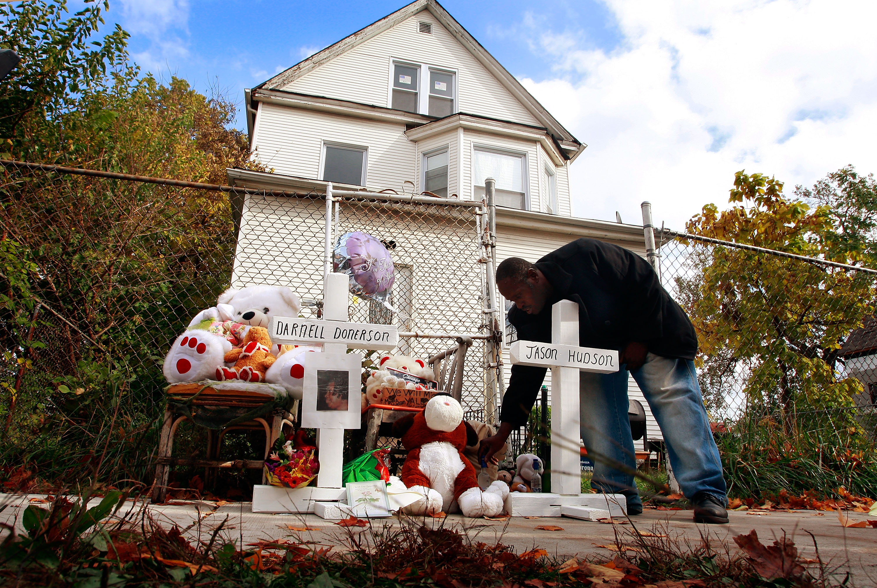 A memorial outside the home of Darnell Hudson Donerson, October 25, 2008 in Chicago, Illinois. | Source: Getty Images