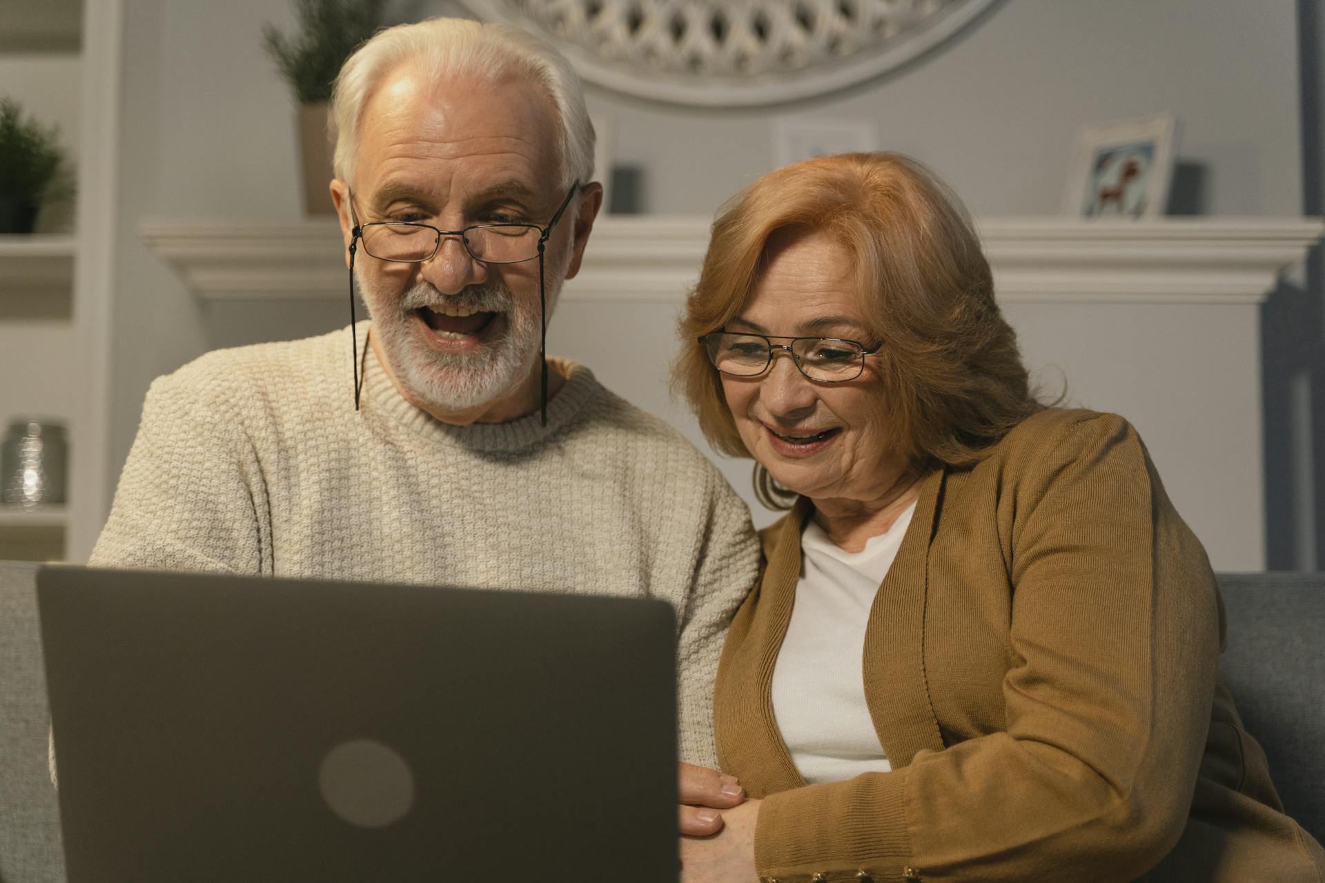 An elderly couple staring at the laptop screen | Source: Pexels