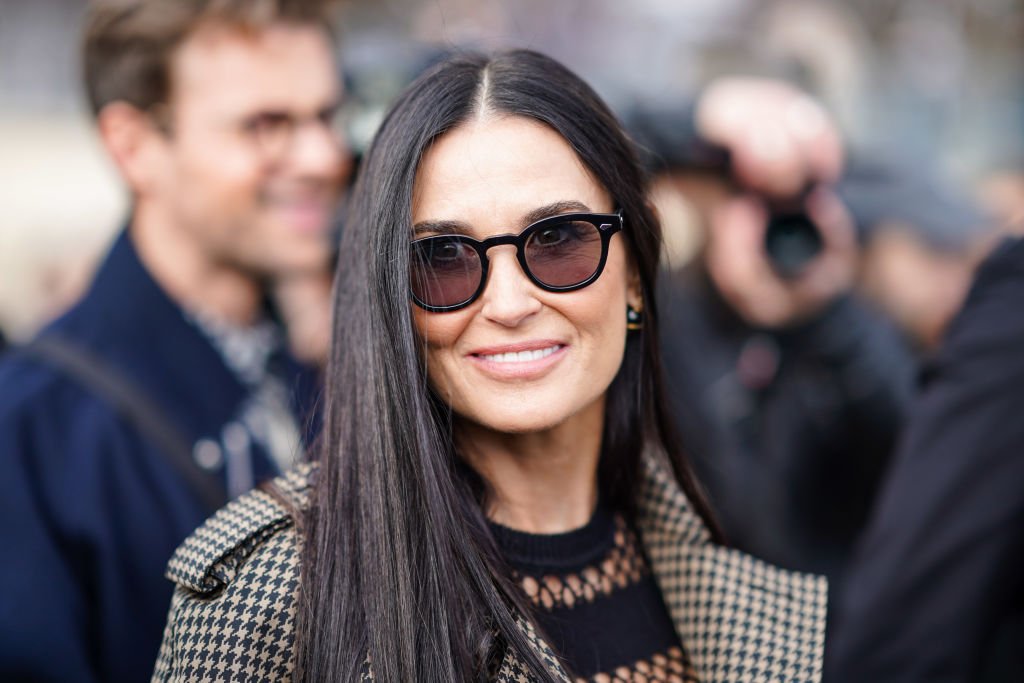 Demi Moore wears sunglasses, outside Dior, at Paris Fashion Week - Womenswear Fall/Winter 2020/2021, on February 25, 2020 | Photo: Getty Images