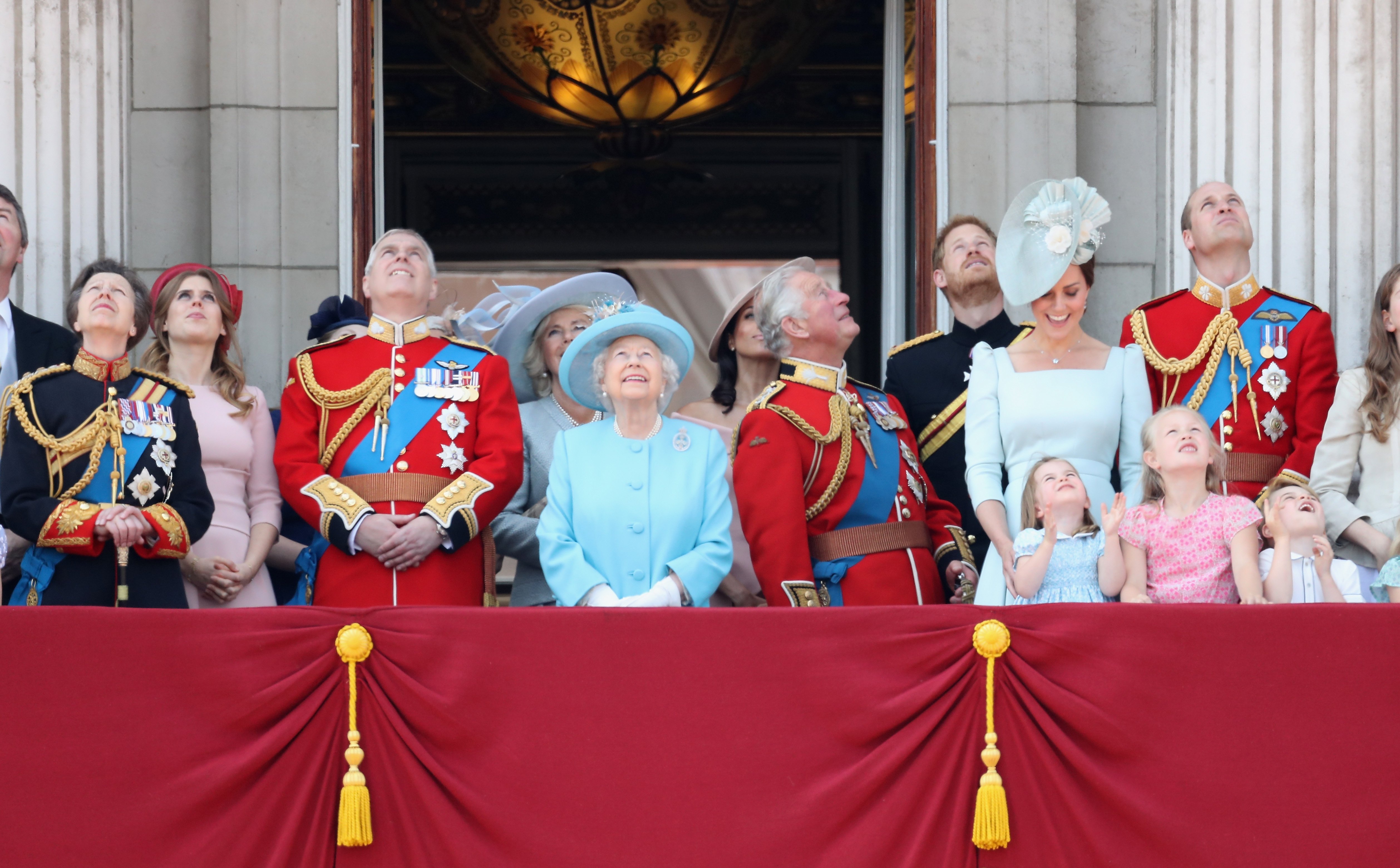Königliche Familie auf dem Balkon | Quelle: Getty Images