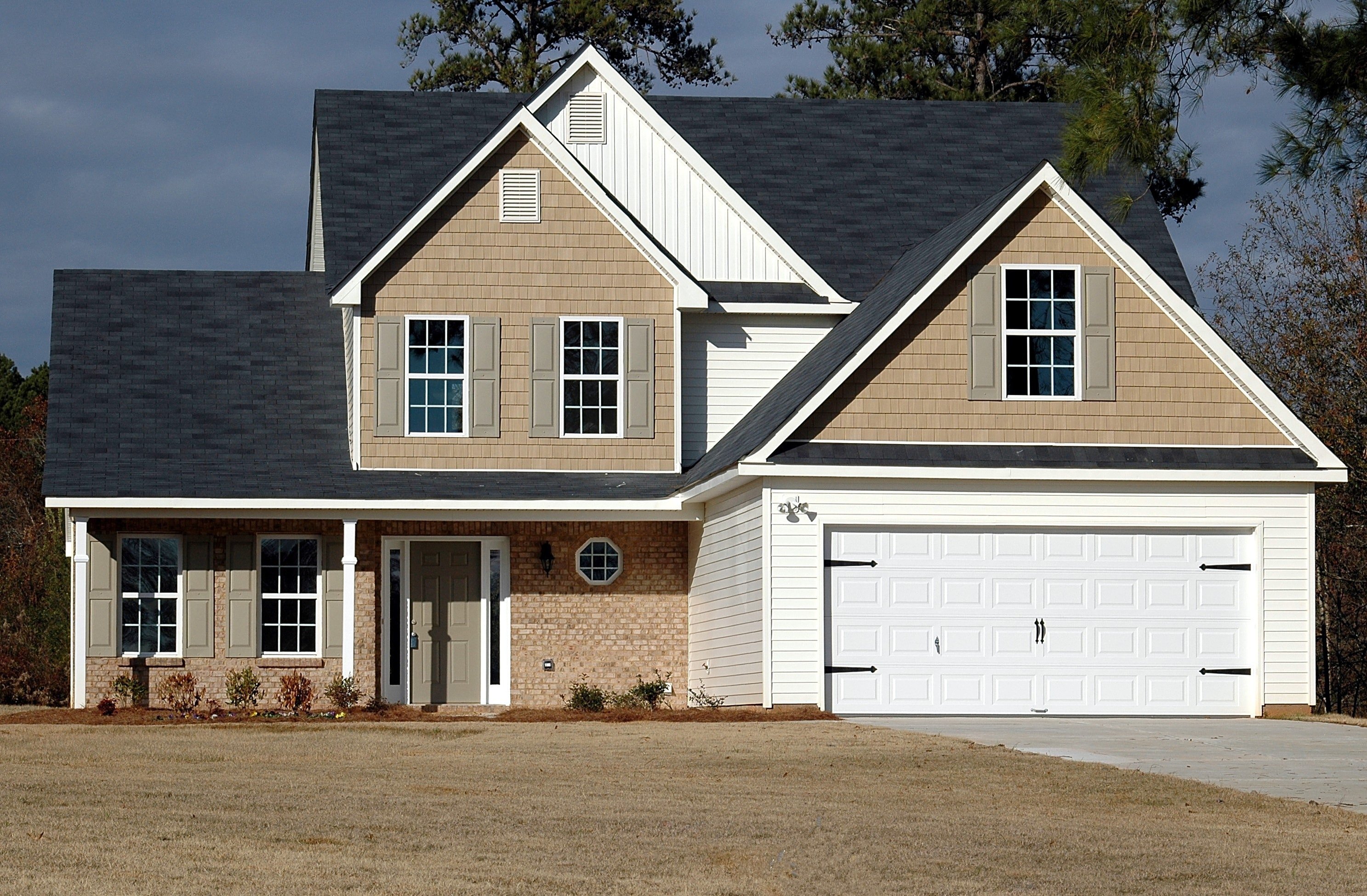 George had his dad's old place renovated so that Alex could live there. | Source: Pexels
