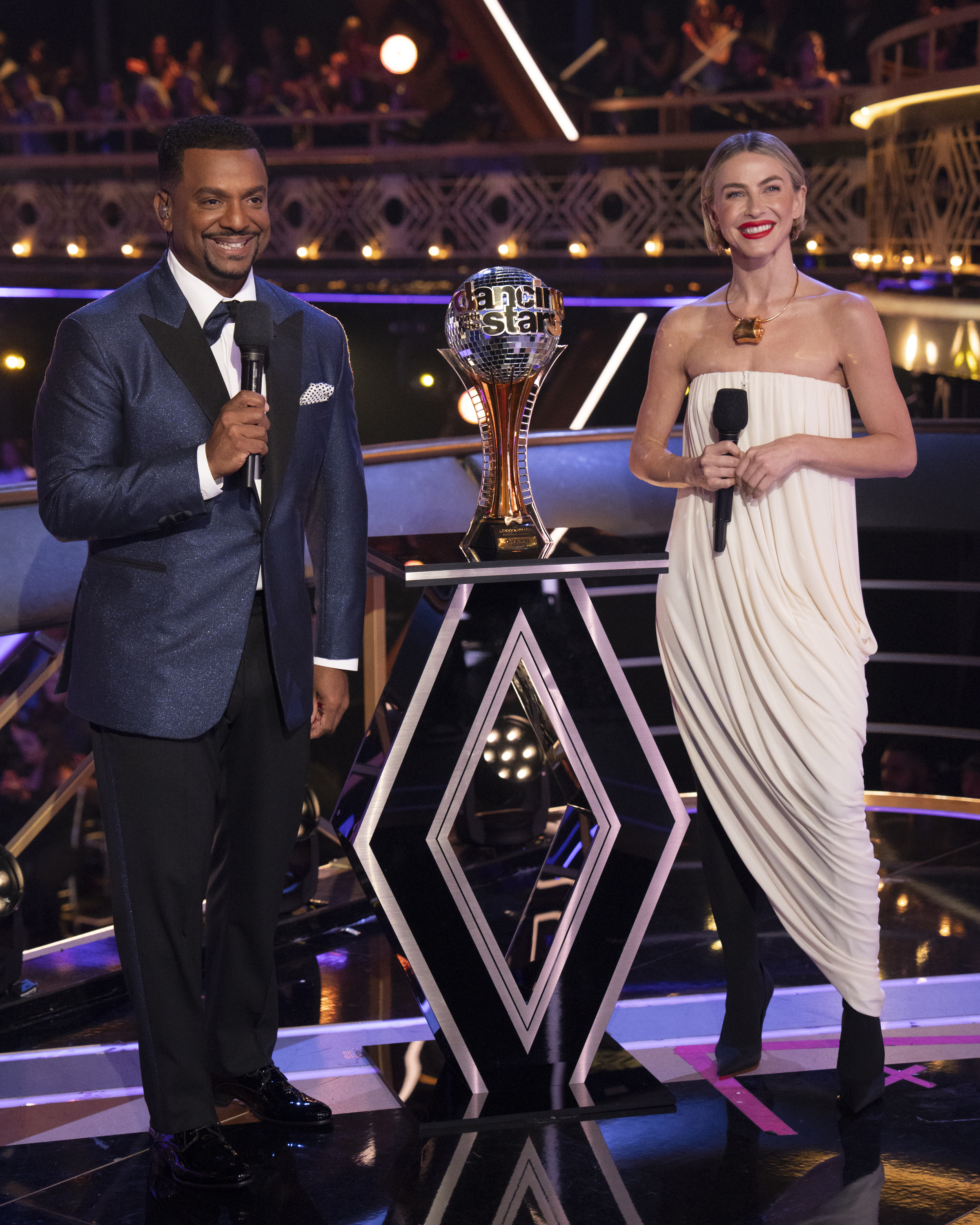 Alfonso Ribiero and Julianne Hough are seen on November 26, 2024 | Source: Getty Images