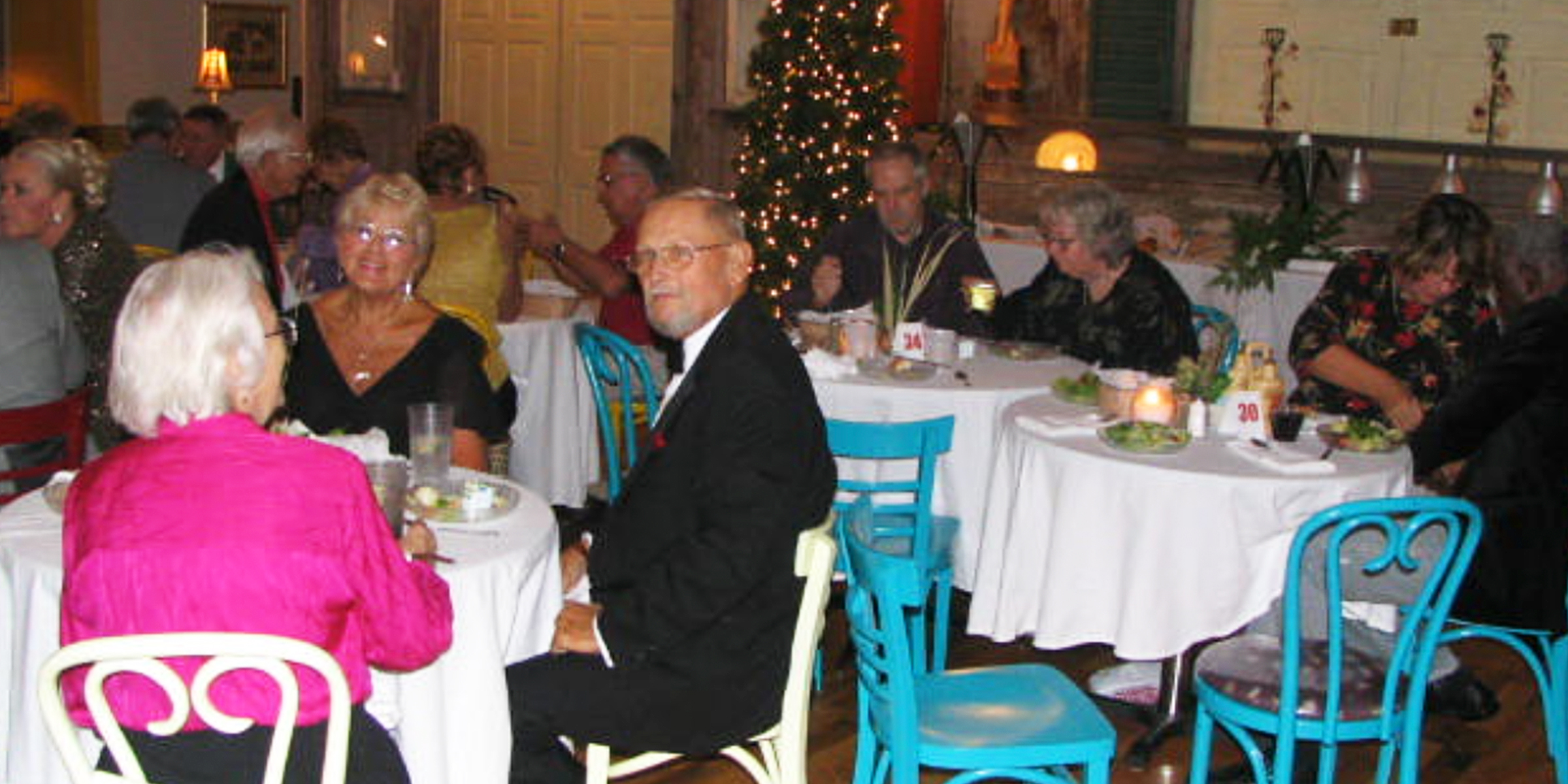 People in a restaurant | Source: Flickr.com