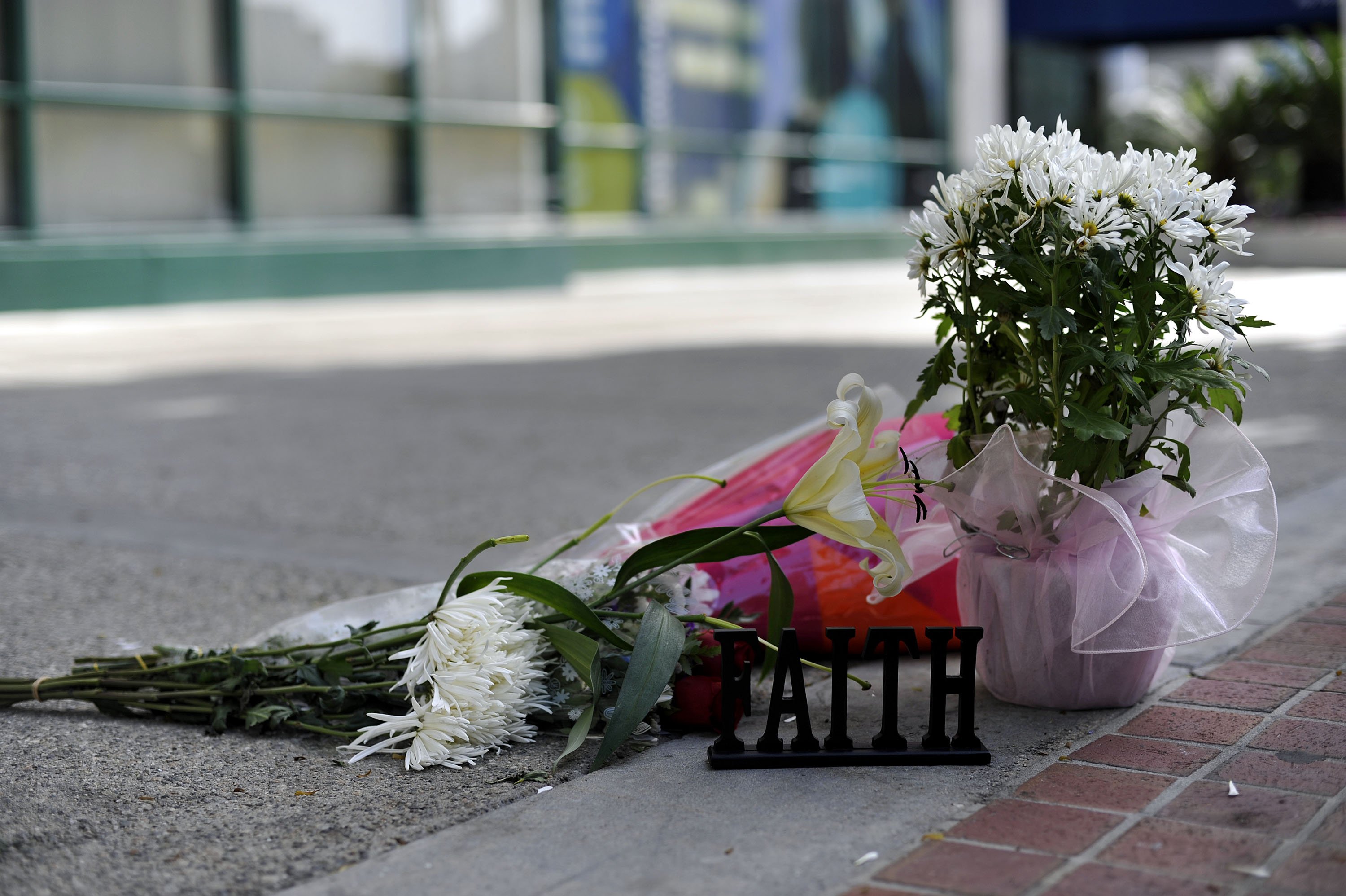 Flowers are placed in front of the building at the 900 block of South Flower Street where Marie Osmonds son Michael Blosil committed suicide on February 28, 2010 in Los Angeles, California | Source: Getty Images 