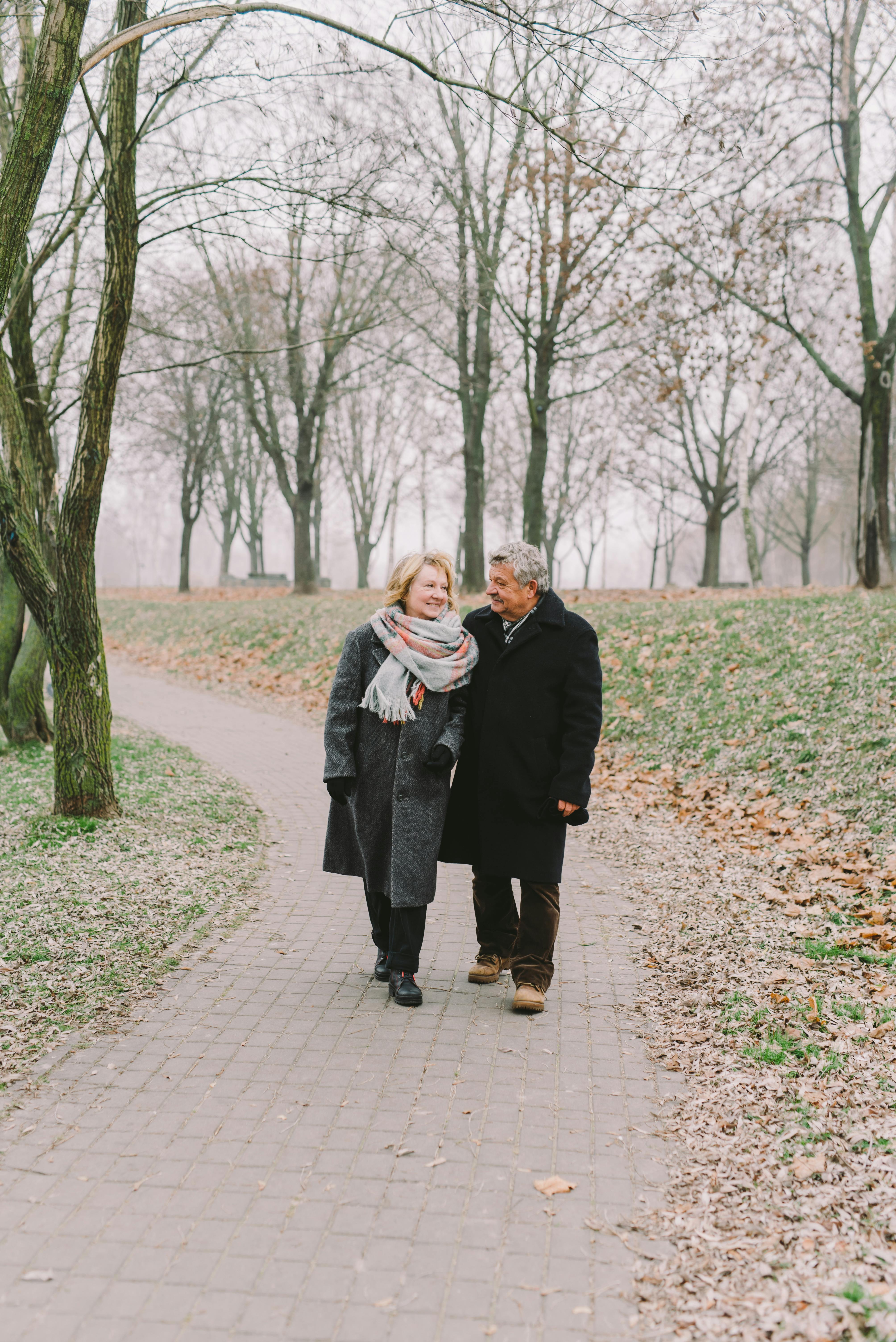 Couple walking in the park | Source: Pexels