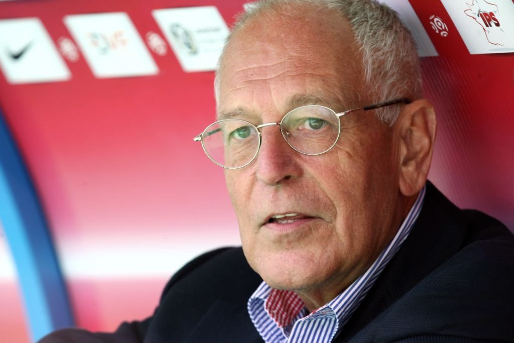 L'ex-PDG de TF1 Patrick Le Lay assiste au match entre Dijon / Rennes, 1er journée de la ligue 1, 07 août 2011.. | Photo : Getty Images L'ex-PDG de TF1 Patrick Le Lay assiste au match entre Dijon / Rennes, 1er journée de la ligue 1, 07 août 2011.. | Photo : Getty Images
