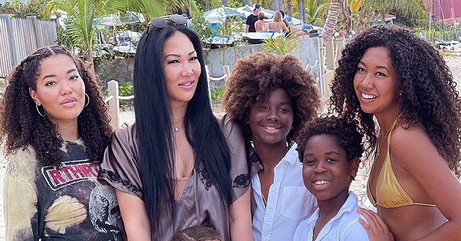 Kimora Lee Simmons & All Her 5 Children Smile for a Family Photo Shared on  Mother's Day