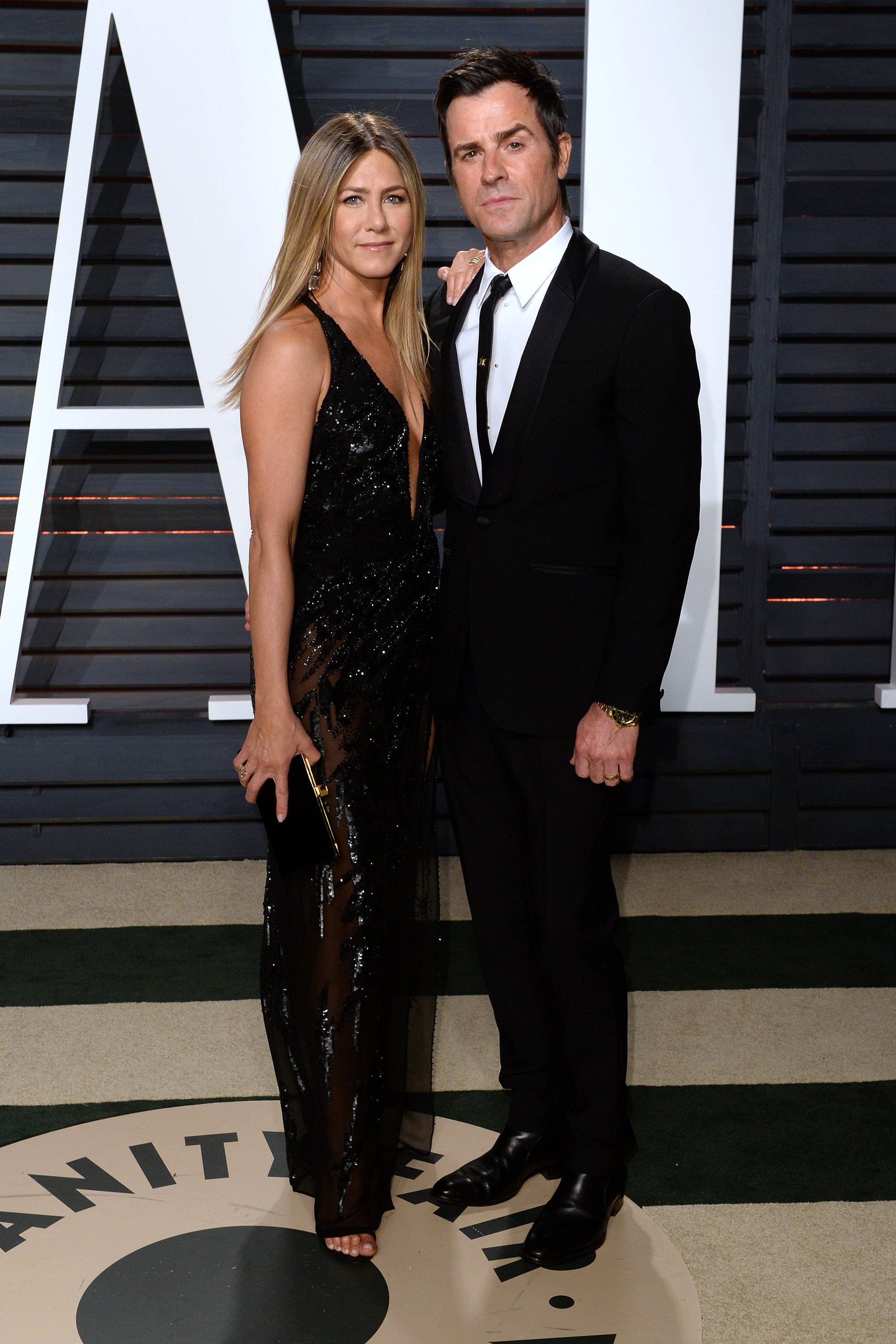 Justin Theroux and Jennifer Aniston attend the 2017 Vanity Fair Oscar Party. | Source: Getty Images