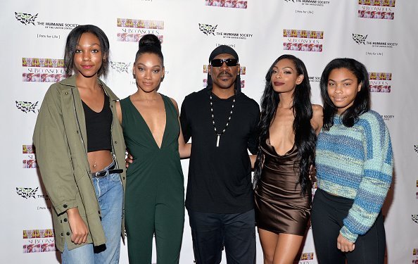Zola Murphy, Bria Murphy, Eddie Murphy, Shayne Murphy and Bella Murphy at Los Angeles Contemporary Exhibitions on November 20, 2016. | Photo: Getty Images