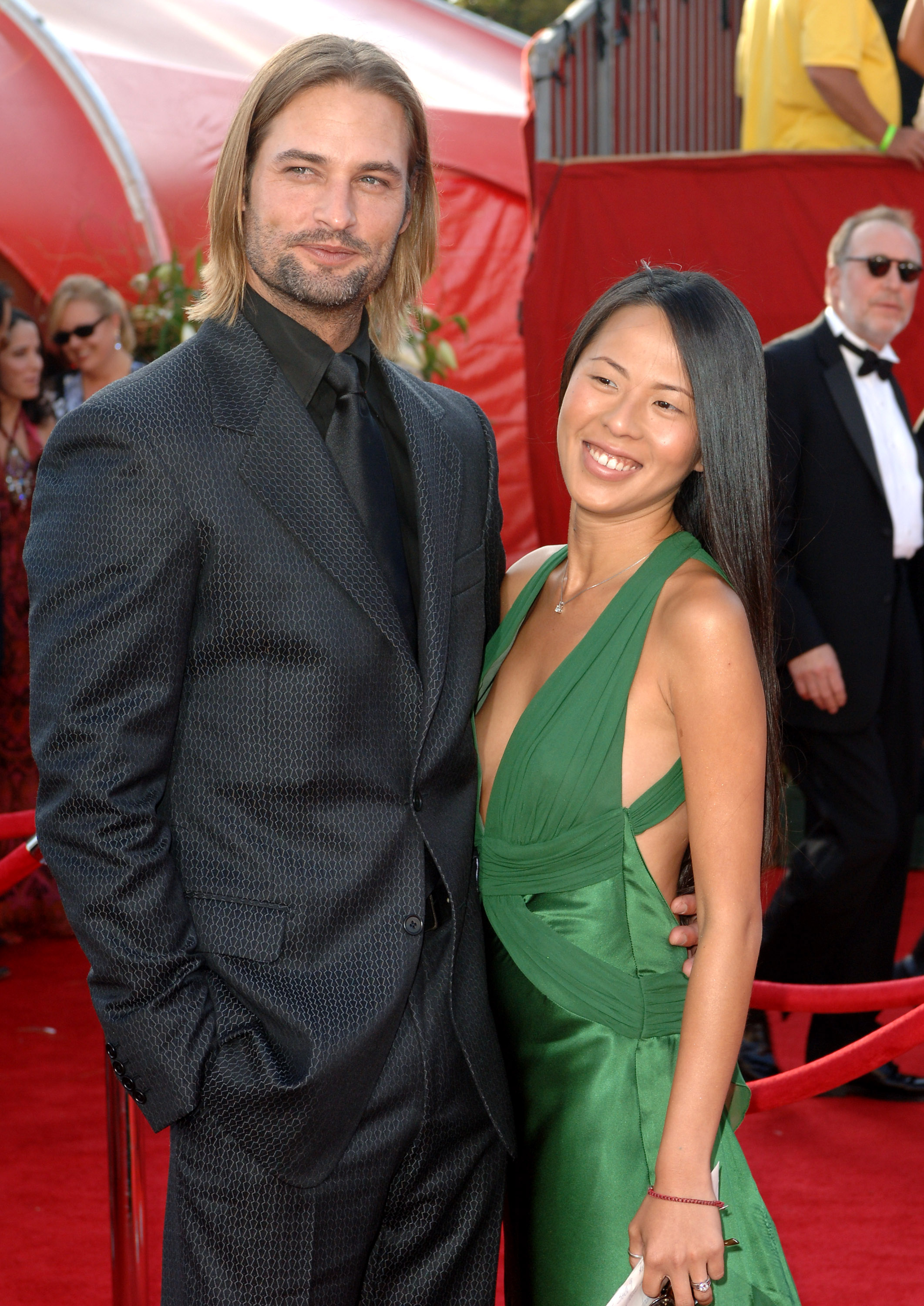 Josh Holloway and his wife Yessica Kumala during the 57th Annual Primetime Emmy Awards in Los Angeles, California, on September 18, 2005 | Source: Getty Images