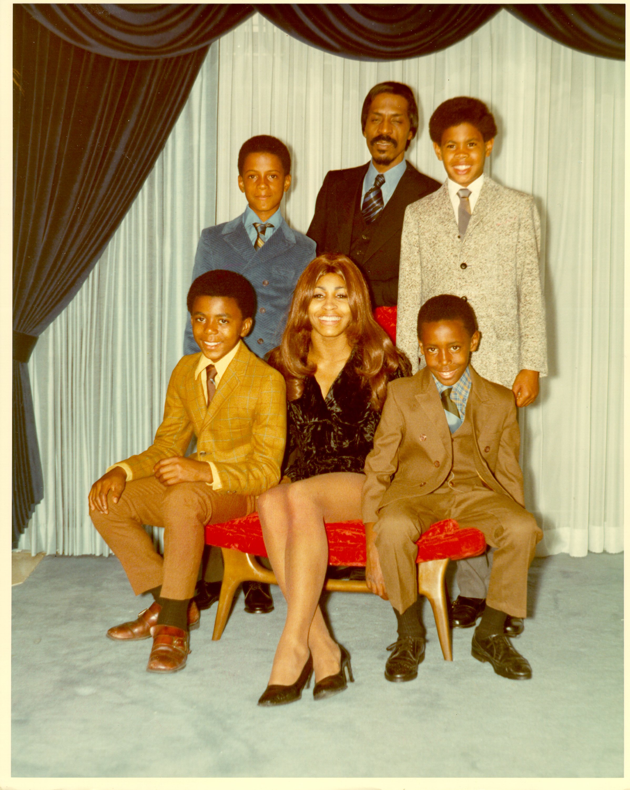 Photo of Michael Turner, Ike Turner Jr., Ike Turner, Raymond Craig Turner, Ronnie Turner, and Tina Turner circa 1972 | Source: Getty Images