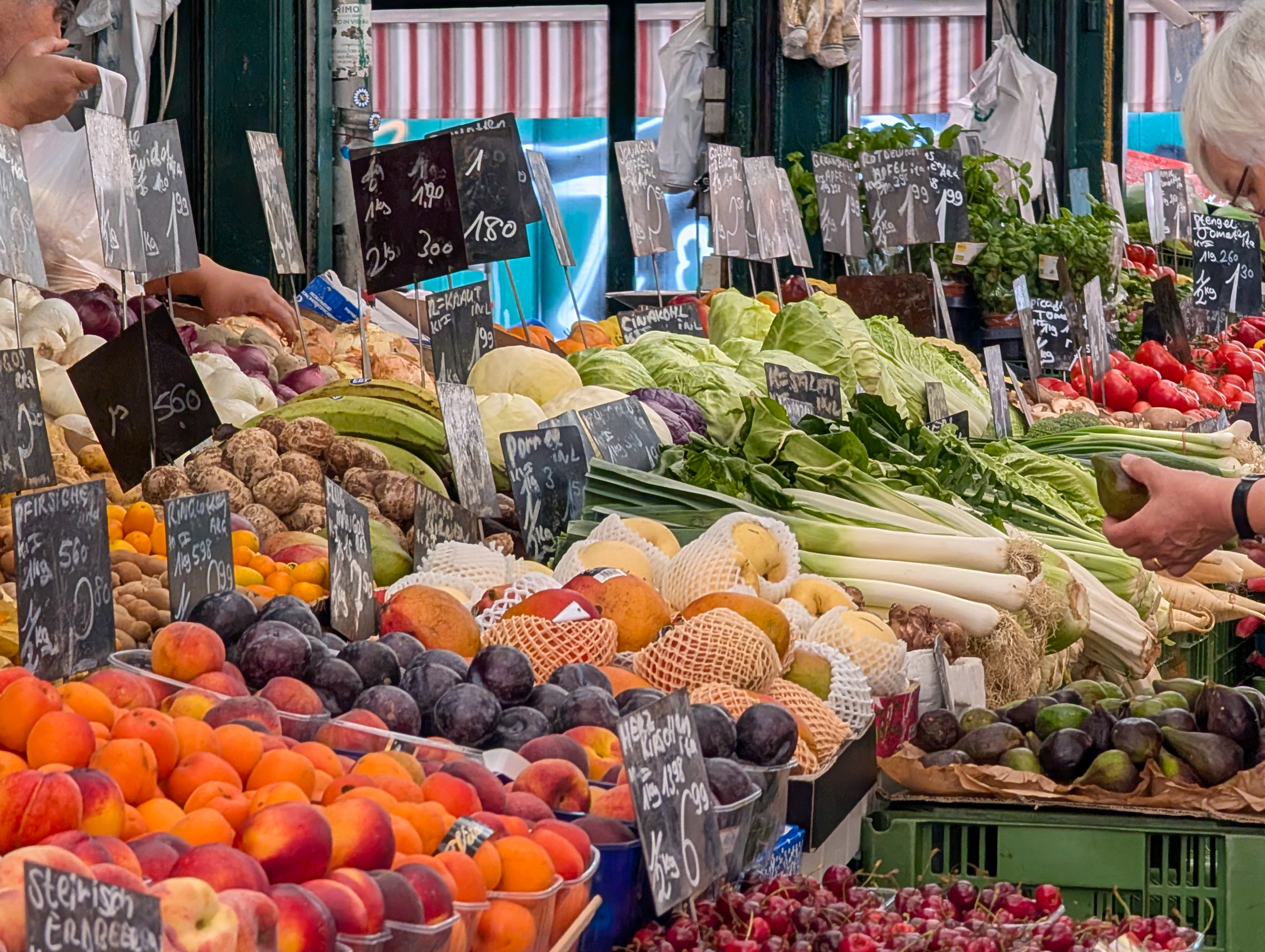 Fresh fruits and vegetables at a stall | Source: Getty Images
