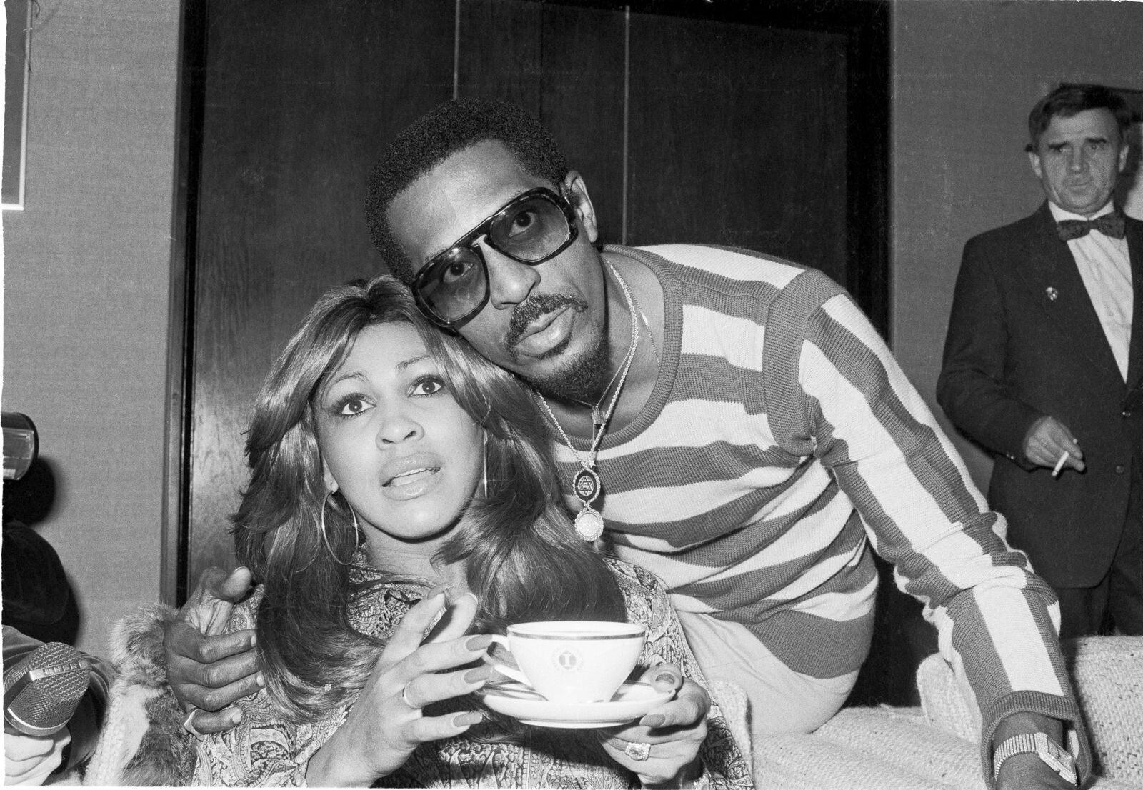 Tina Turner and Ike Turner in London, in October 1975 | Source: Getty Images