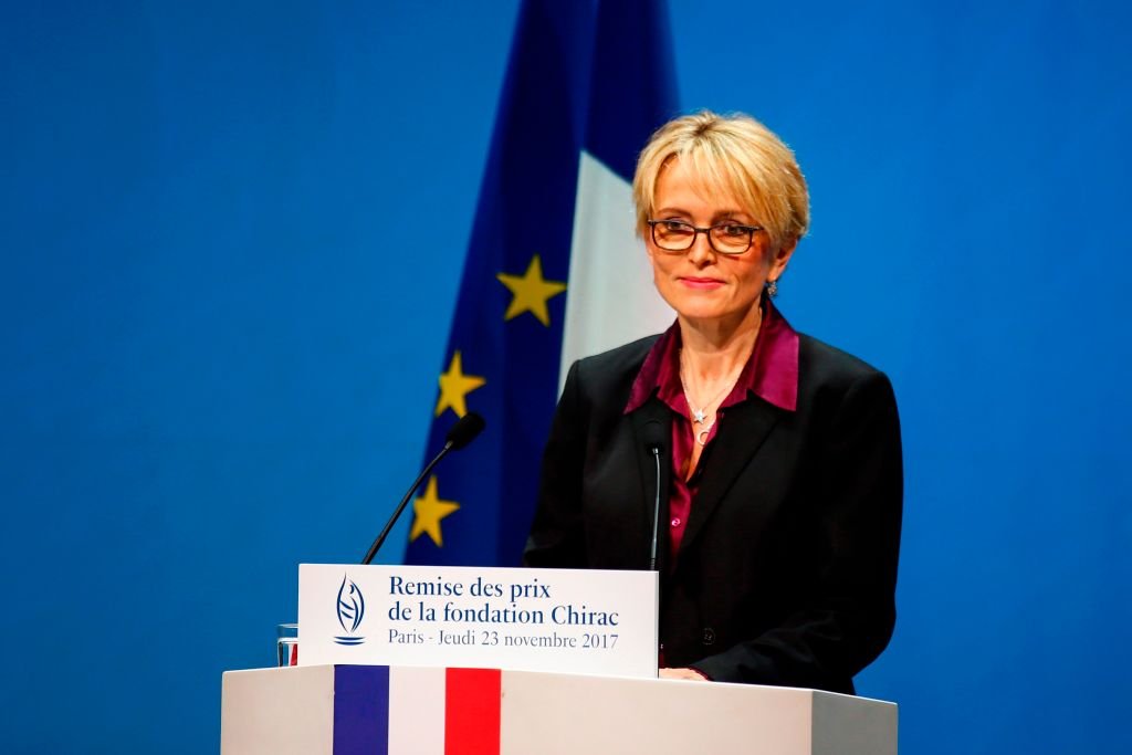 Claude Chirac, fille de l'ancien président français Jacques Chirac, prononce un discours lors de la remise du prix de la "fondation Chirac" au musée du Quai Branly à Paris, le 23 novembre 2017. | Photo : Getty Images