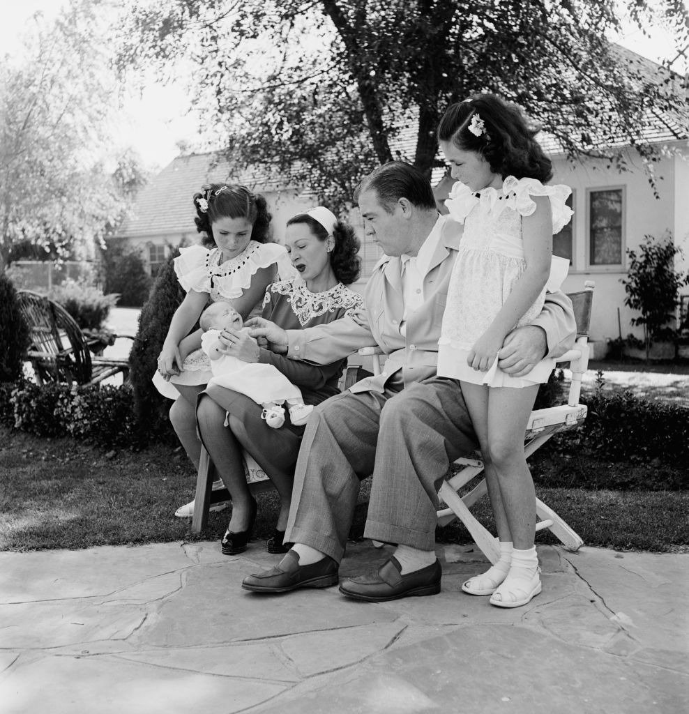 Comedian Lou Costello with his wife Anne and their daughters Patricia, Carole and baby Christine in Los Angeles, 1947.  | Photo: Getty Images