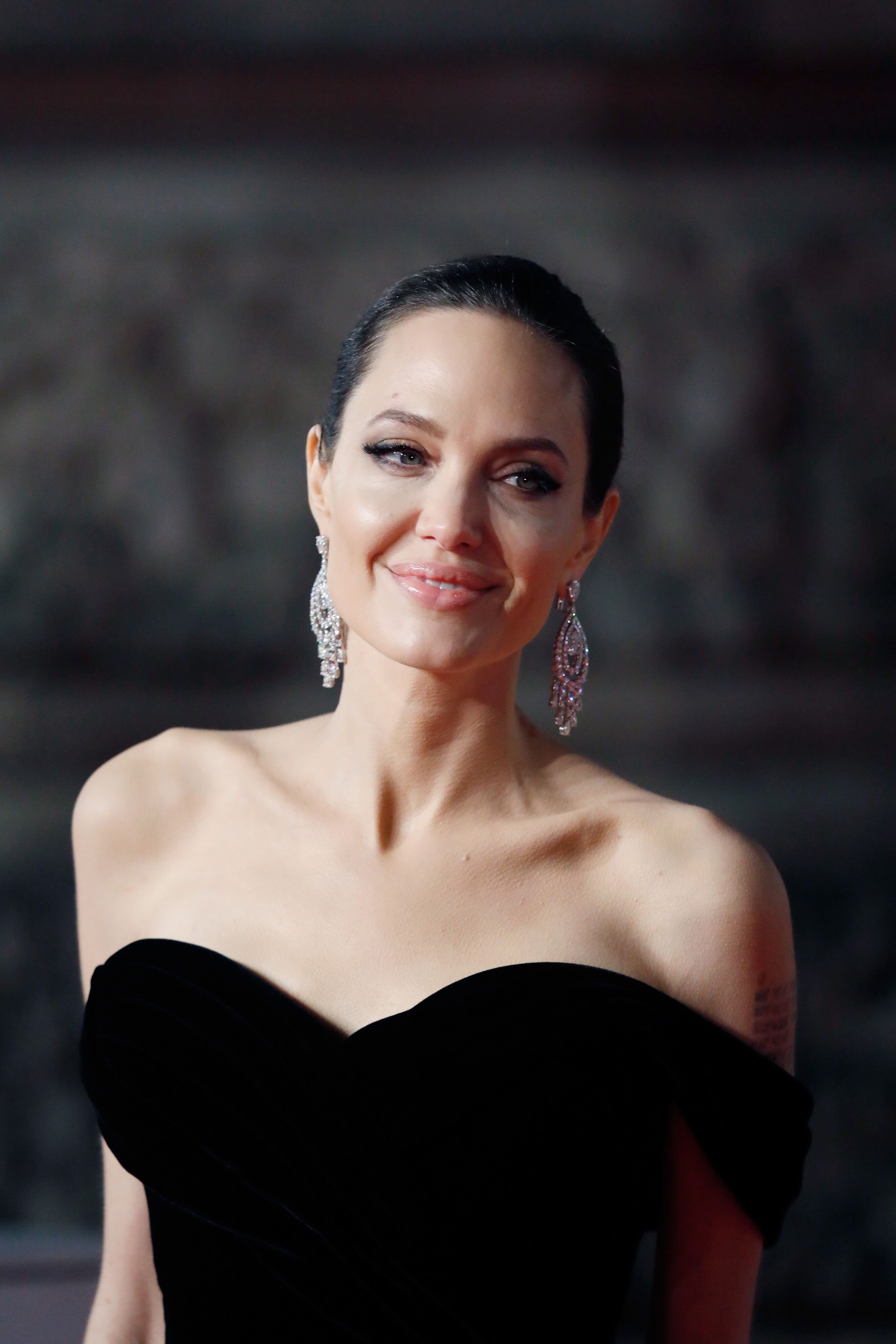Angelina Jolie au Royal Albert Hall le 18 février 2018 à Londres, en Angleterre. | Photo : Getty Images Angelina Jolie au Royal Albert Hall le 18 février 2018 à Londres, en Angleterre. | Photo : Getty Images