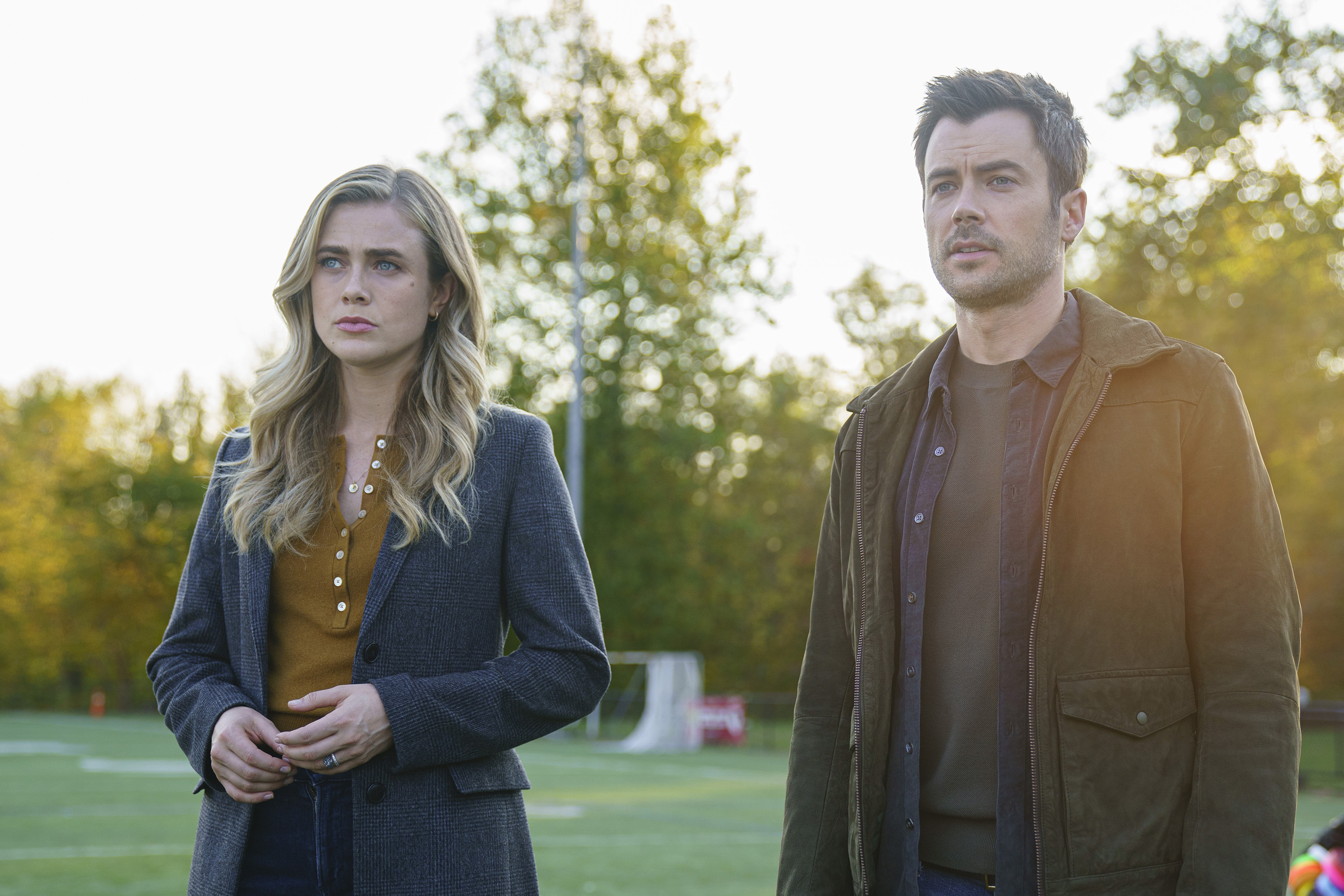 Melissa Roxburgh and  Matt Long filming an episode of "Manifest." | Source: Getty Images