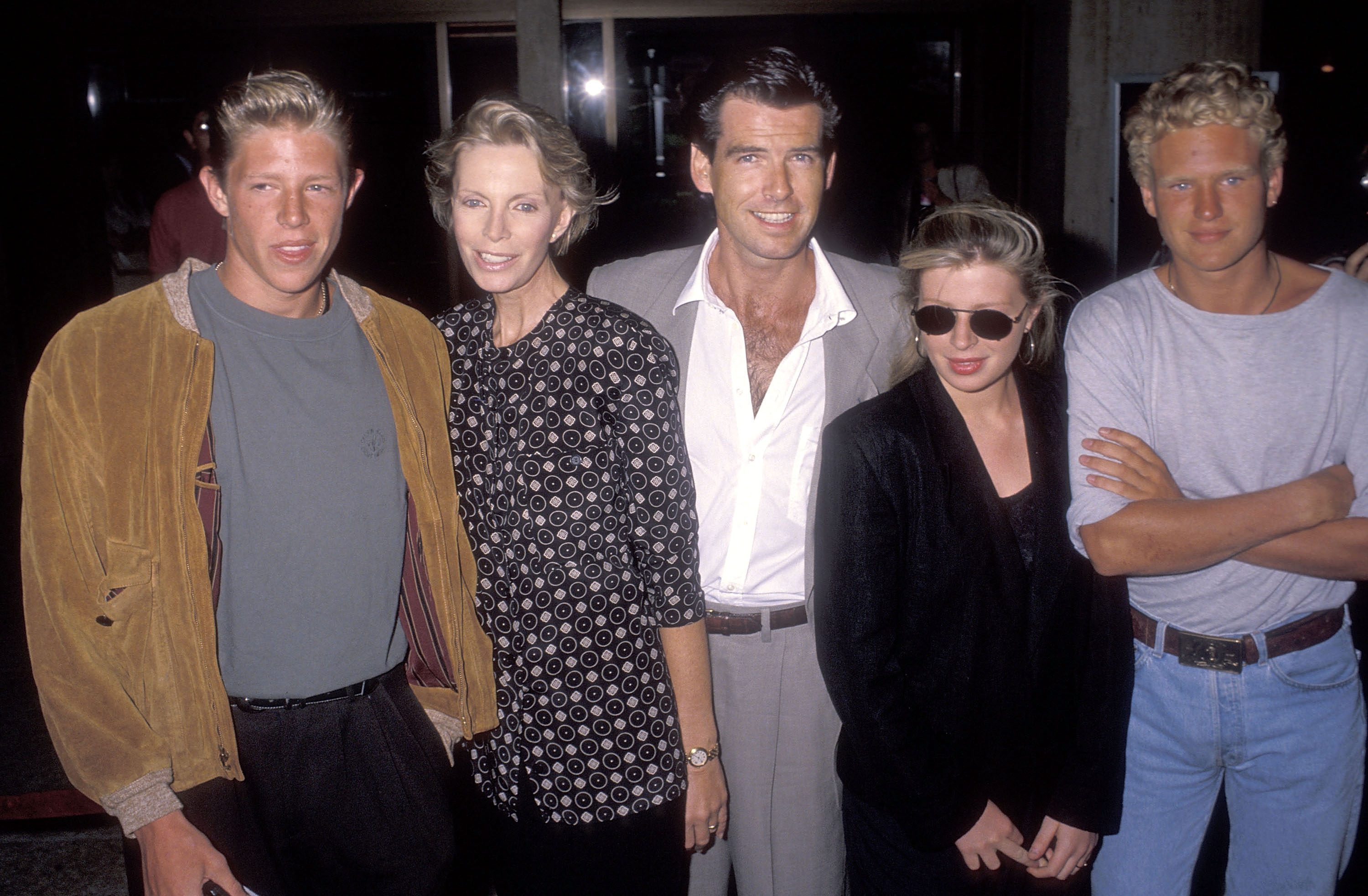 Pierce Brosnan, Cassandra Harris, Christopher Brosnan, Charlotte Brosnan, and her boyfriend Alex Smith at the "Postcards from the Edge" premiere on September 10, 1990, in Century City, California. | Source: Getty Images