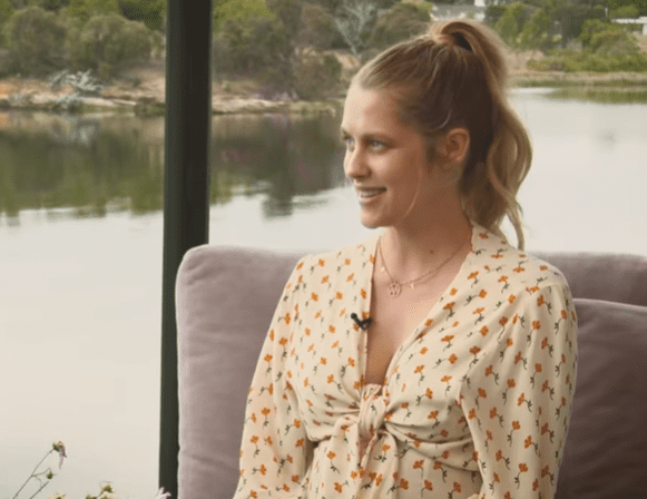 Aussie actress Teresa Palmer opens up about motherhood, her new film "Ride Like A Girl" on E! news | Photo: Youtube/E!newsaustralia