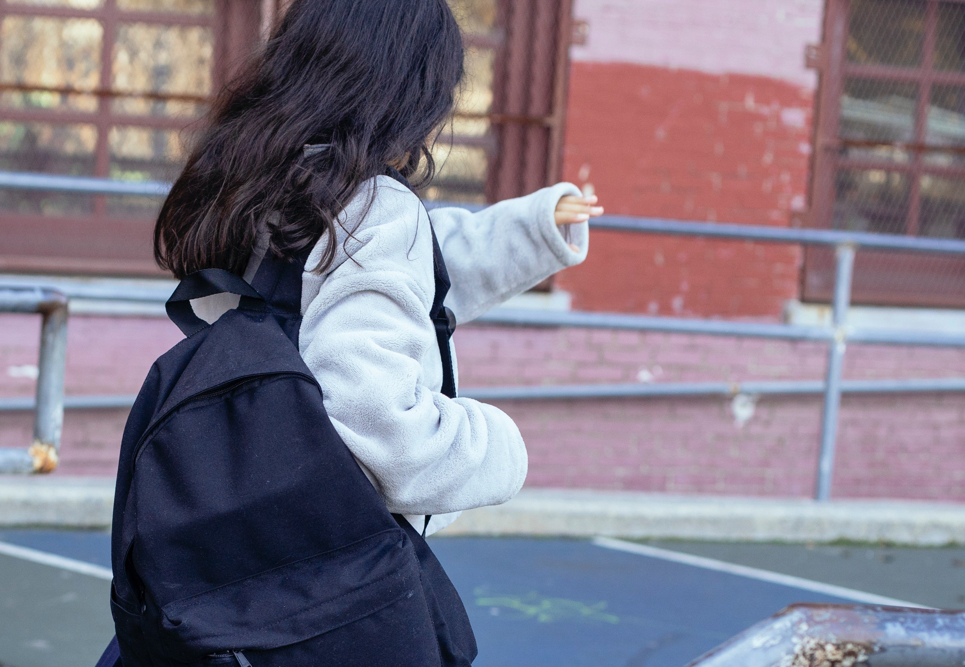 School girl carrying a backpack. | Source: Pexels